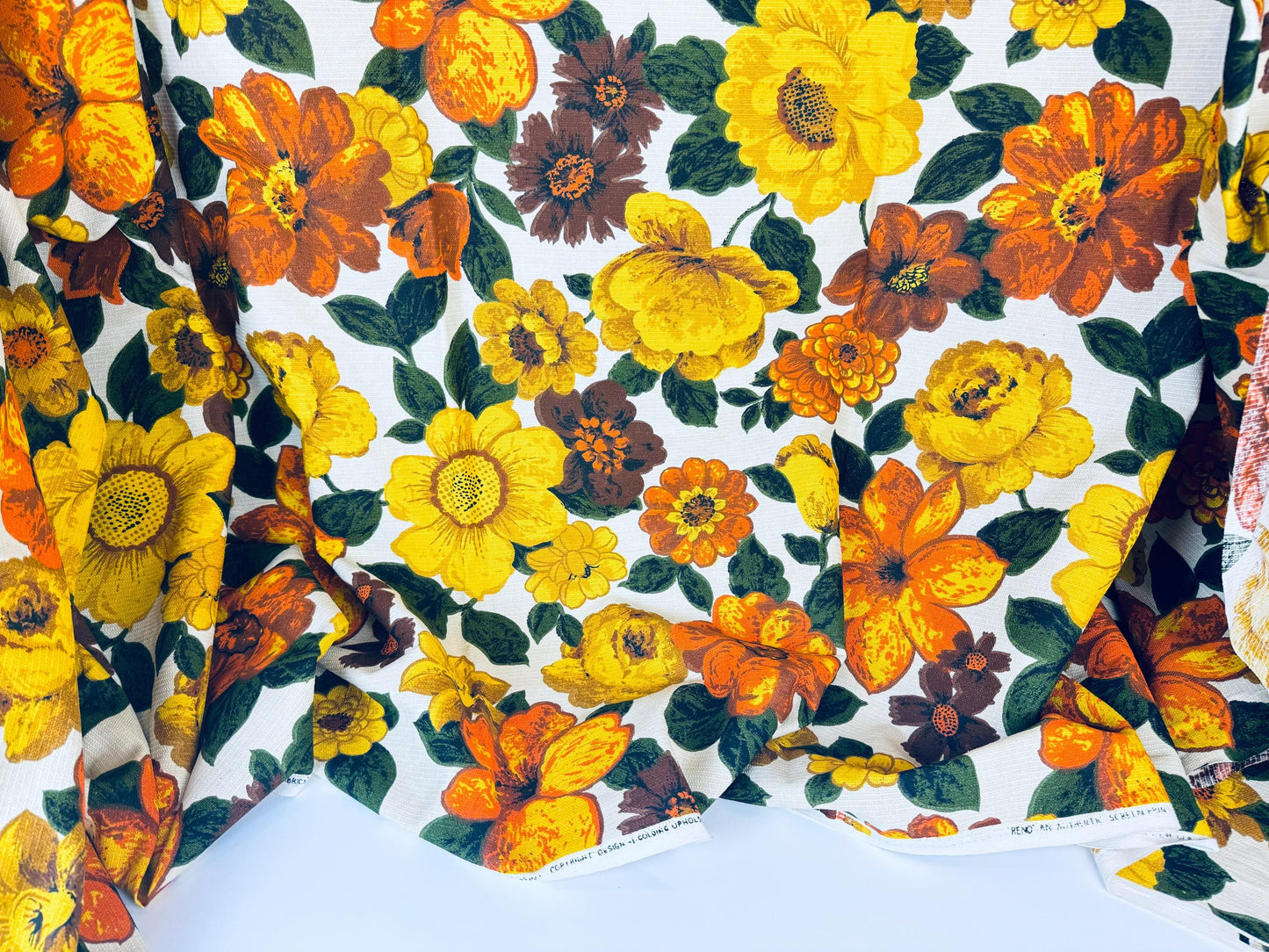 Product image for 'vintage bright large floral print upholstery fabric material 52 x 186' (view b4e728)