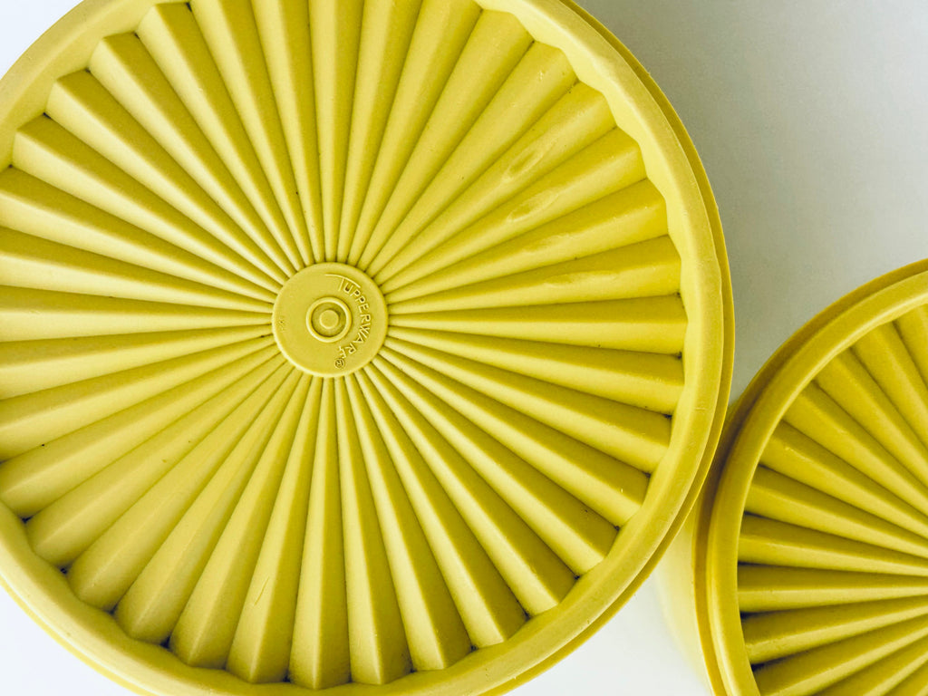 Product image for 'vintage yellow plastic tupperware countertop containers servalier lid starburst pattern made in canada sets sold separately' (view efa1e1)