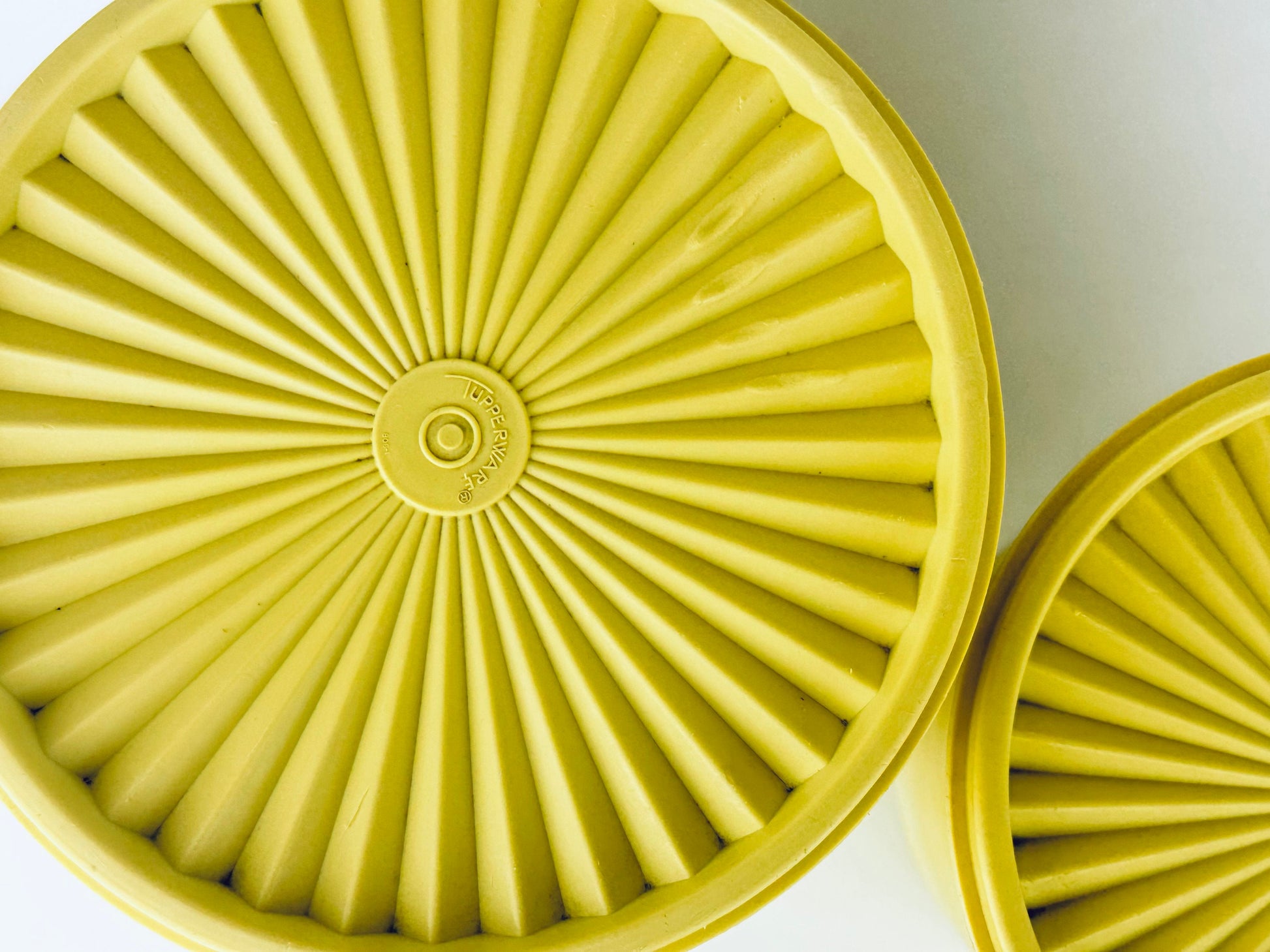 Product image for 'vintage yellow plastic tupperware countertop containers servalier lid starburst pattern made in canada sets sold separately' (view efa1e1)