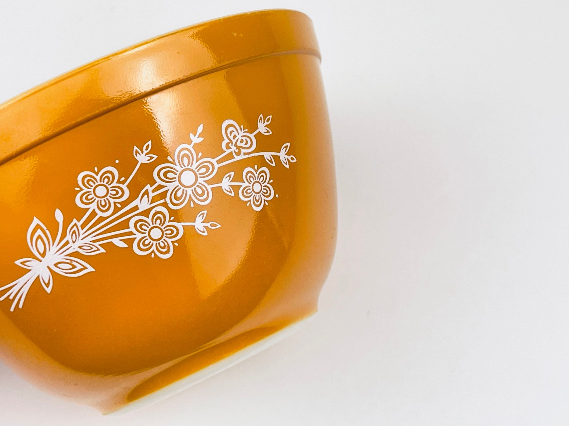 Product image for 'vintage butterfly gold pyrex mixing bowl 401 1 59 pt 750 ml' (view 8d689b)