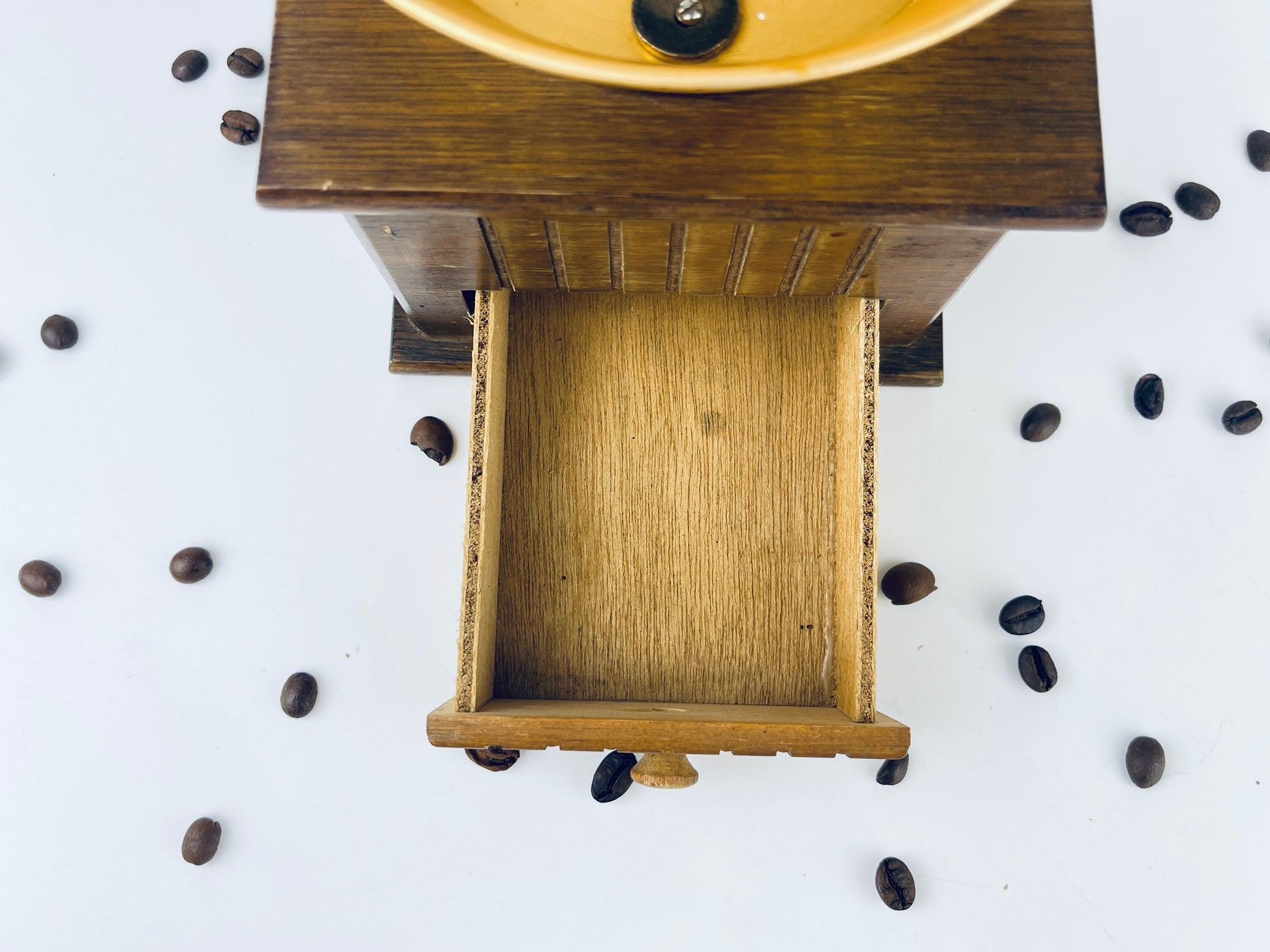 Product image for 'vintage manual coffee grinder wood metal made in taiwan' (view 9978da)