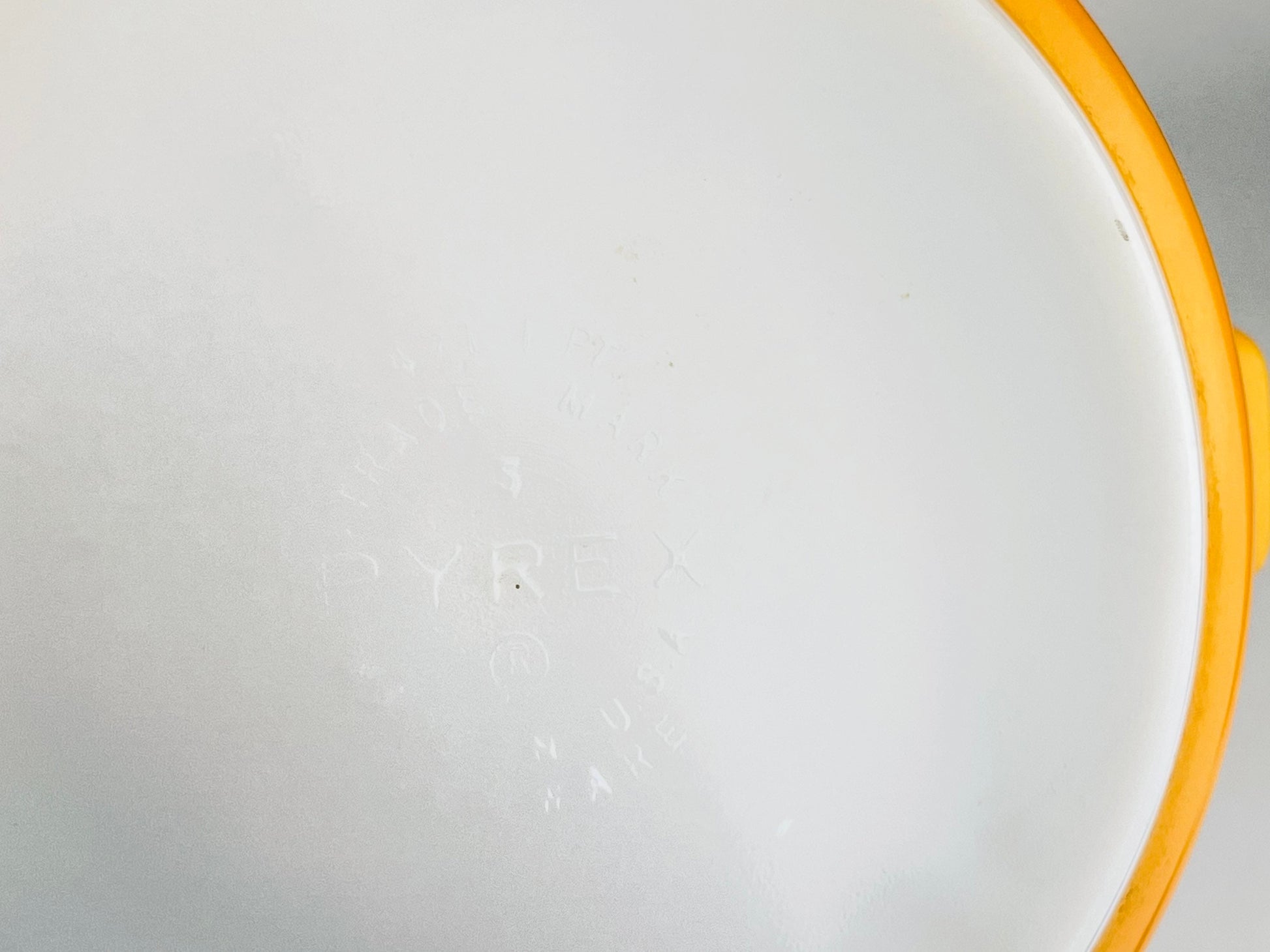Product image for 'vintage yellow pyrex casserole dish 471 1 pt or 0 57 l' (view 40793a)