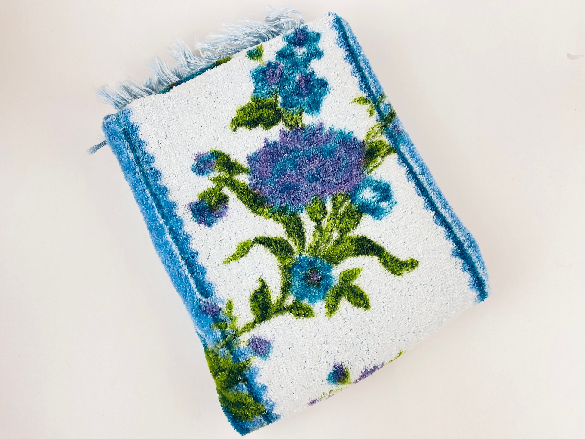 Product image for 'vintage blue floral fringe bath towel 1' (view 6f7dcd)