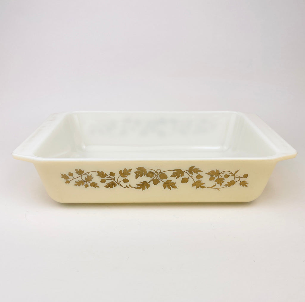 Product image for 'vintage pyrex baking dish golden acorn pattern 575 b 2 qt' (view c241c9)