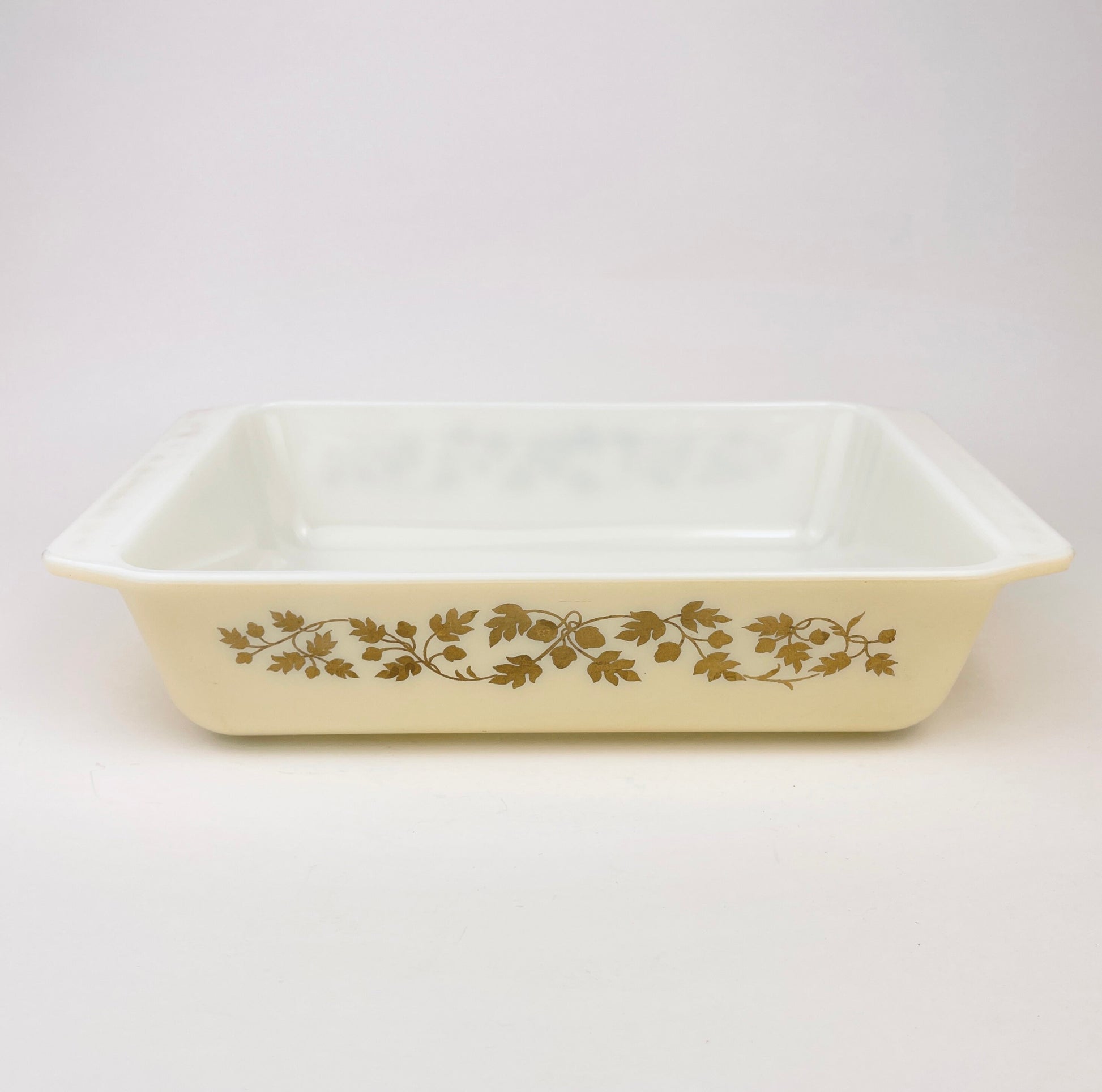 Product image for 'vintage pyrex baking dish golden acorn pattern 575 b 2 qt' (view c241c9)