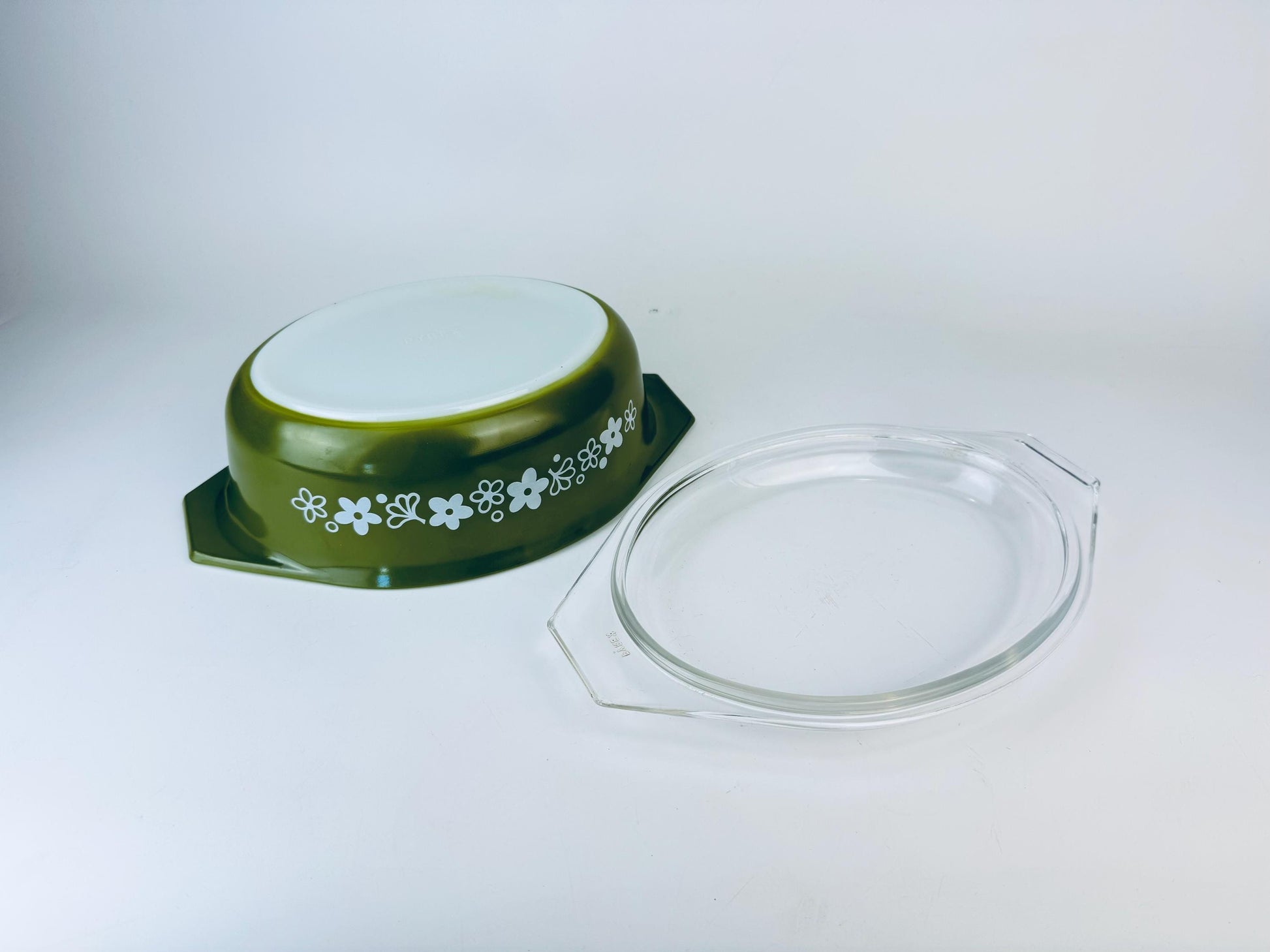 Product image for 'vintage pyrex oval casserole dish 043 1 1 2 qt green spring blossom pattern' (view f6dd1d)