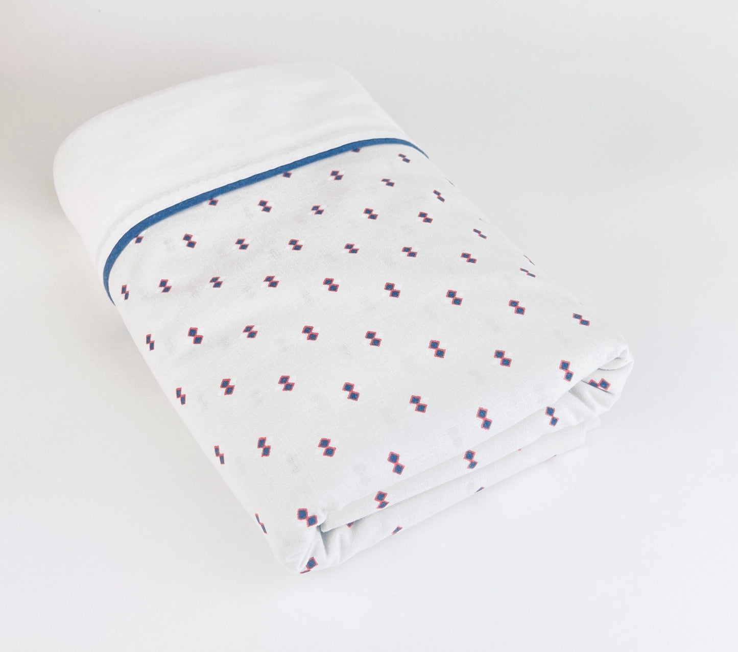 Product image for 'vintage texmade twin double sized single stitch flat sheet geometric double diamond pattern 80 20 cotton polyester made in canada' (view 676701)