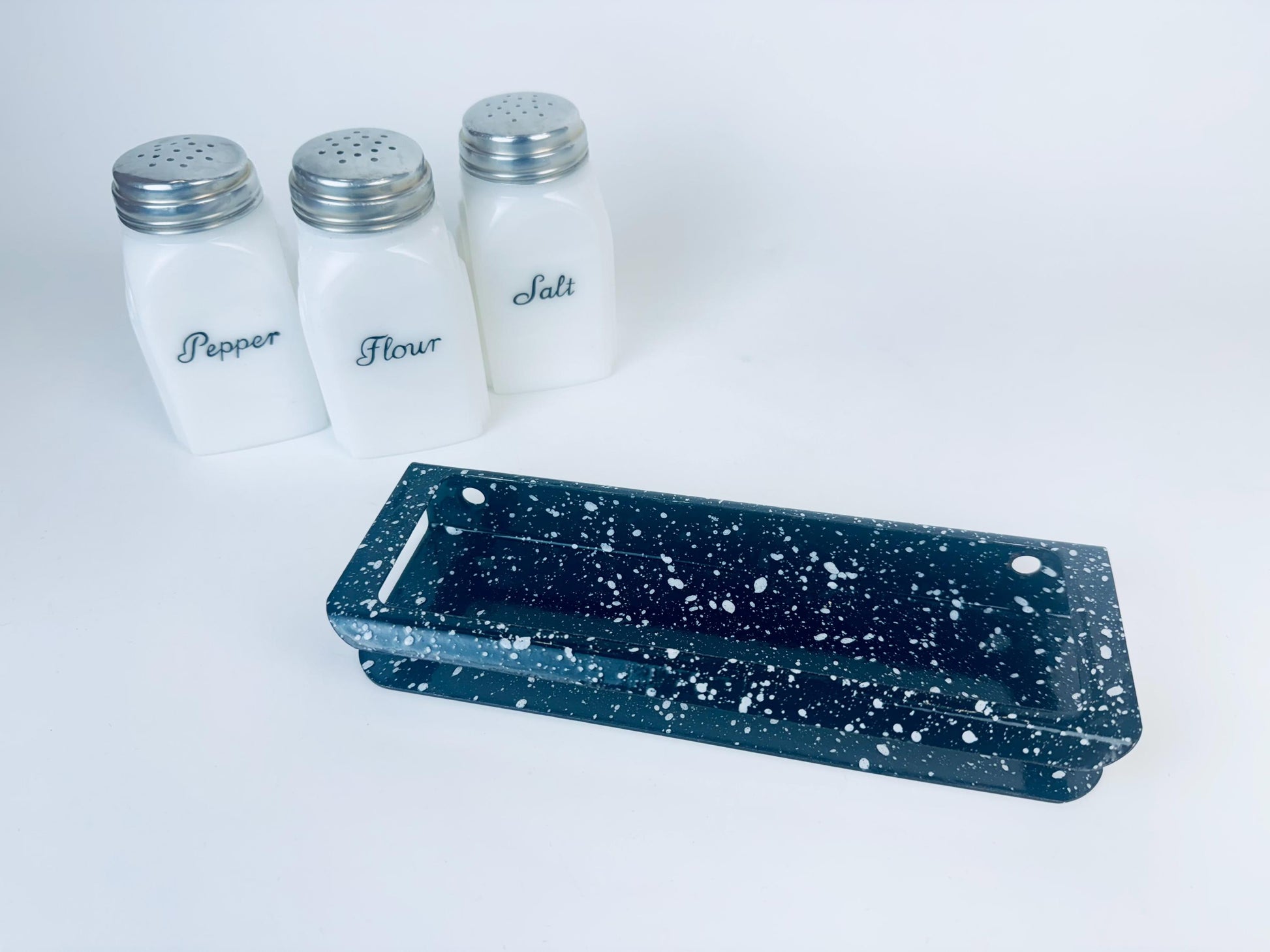 Product image for 'vintage mckee white kitchen range shaker set art deco style salt pepper flour' (view 75e949)