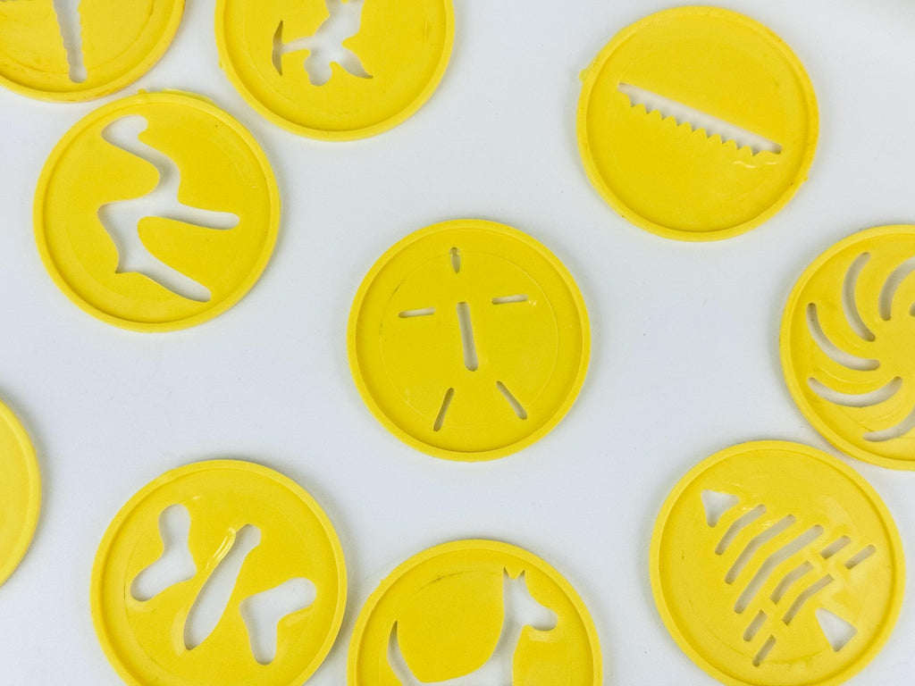 Product image for 'vintage plastic cookie press 12 design discs' (view 08bb89)