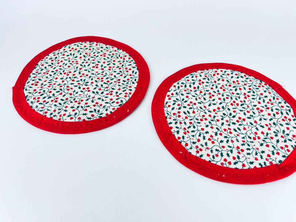 Product image for 'vintage christmas mistletoe hearts pot holder hot pad trivets set of two 2' (view fea5fc)