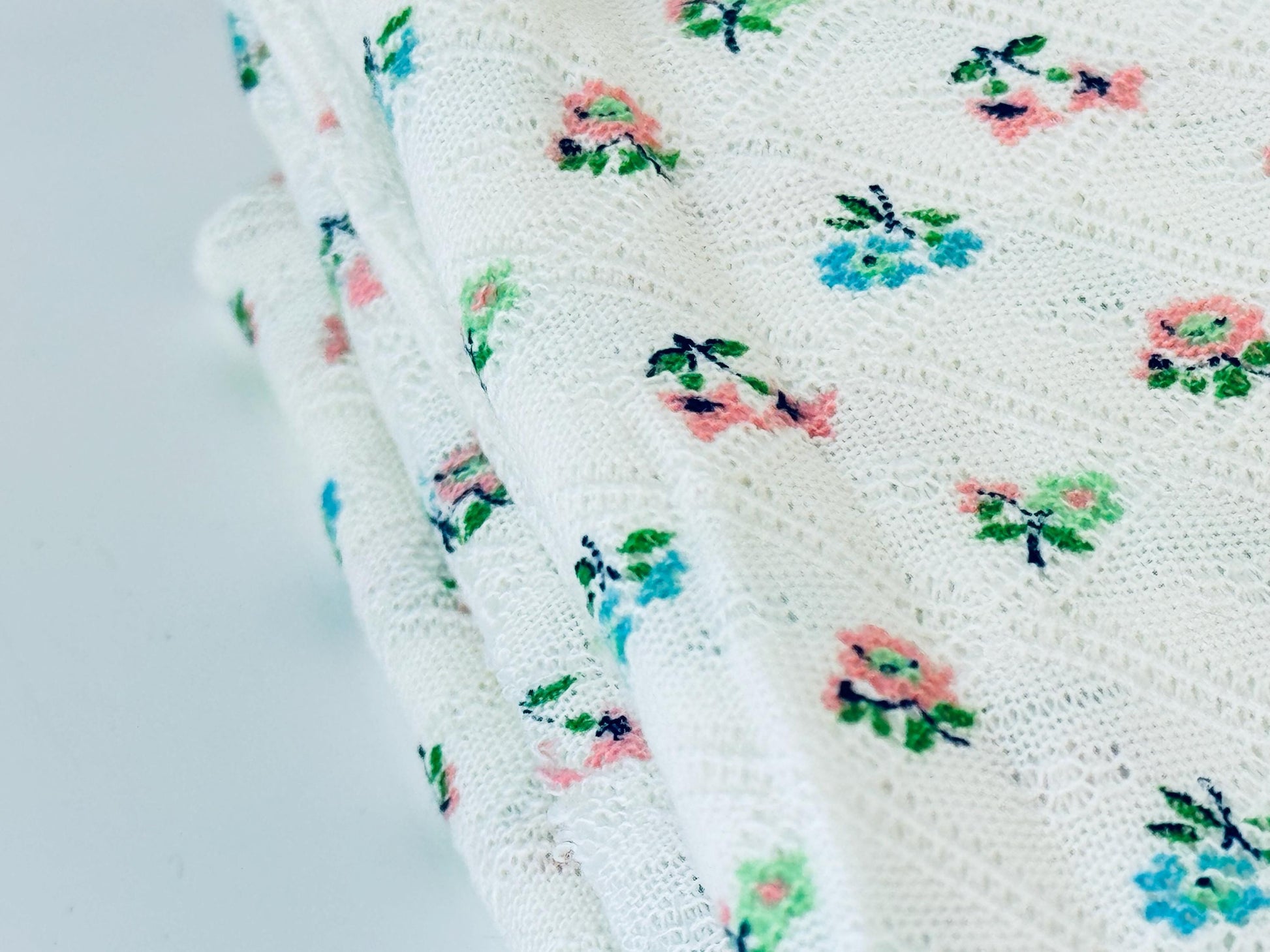 Product image for 'vintage floral bouquet white diamond lace pattern polyester fabric material 42 x 56' (view 2323b8)
