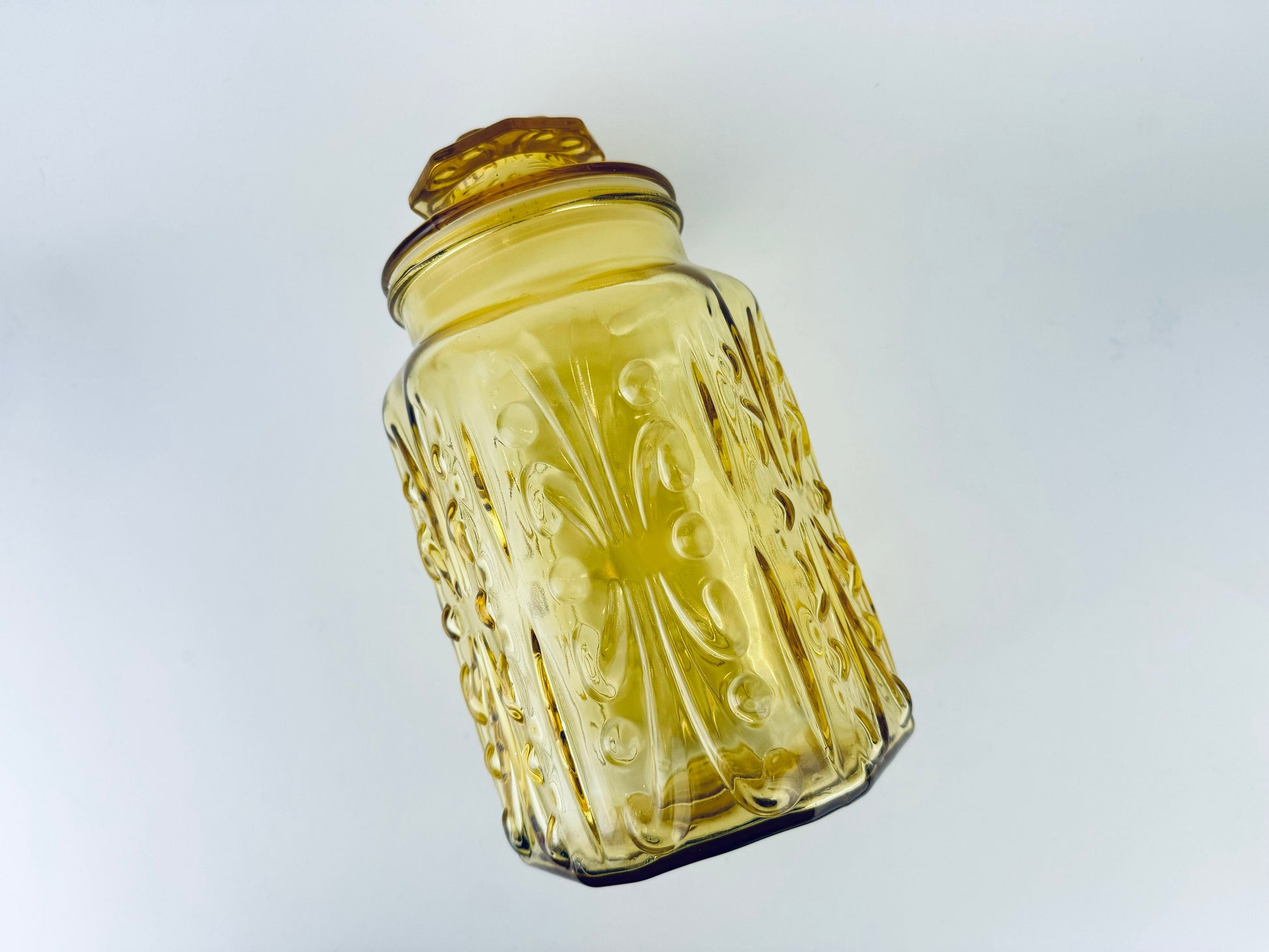 Product image for 'vintage federal glass amber scroll pattern lidded apothecary jar made in usa' (view 9a660f)