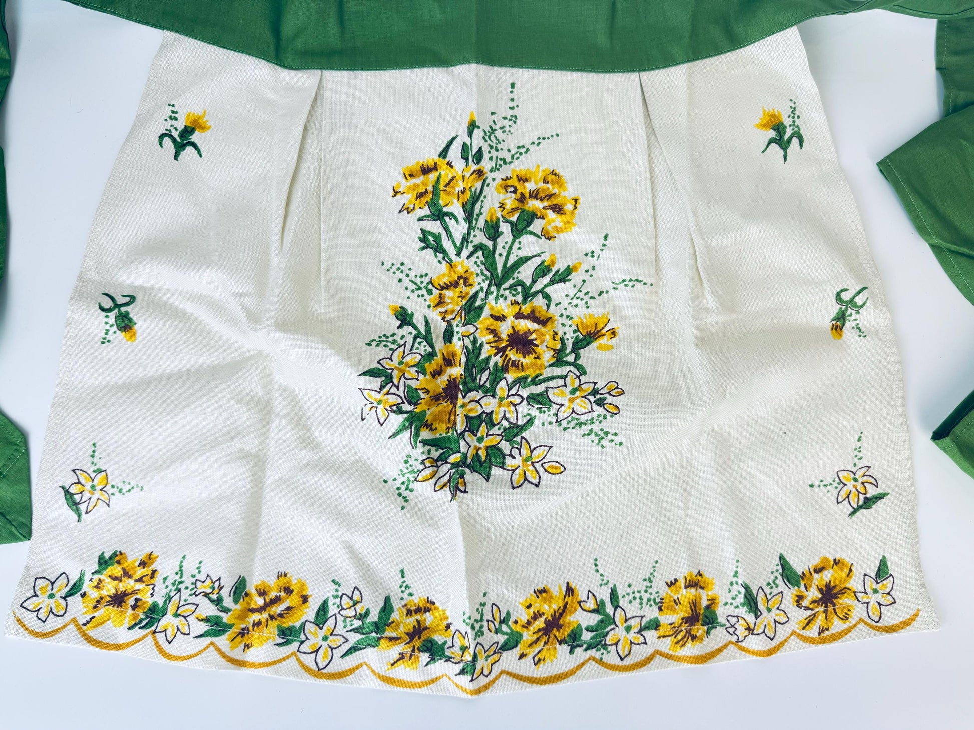 Product image for 'vintage hand printed yellow floral bouquet linen waist apron green strings all pure linen fast colours new old stock nos' (view 6893c5)