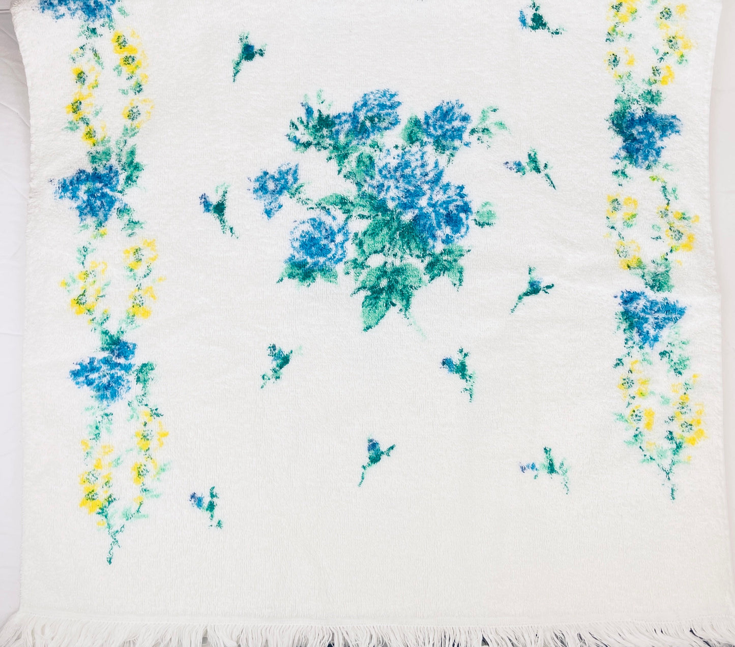 Product image for 'vintage blue floral bath fringe towel cotton polyester blend made in canada' (view 812ae5)