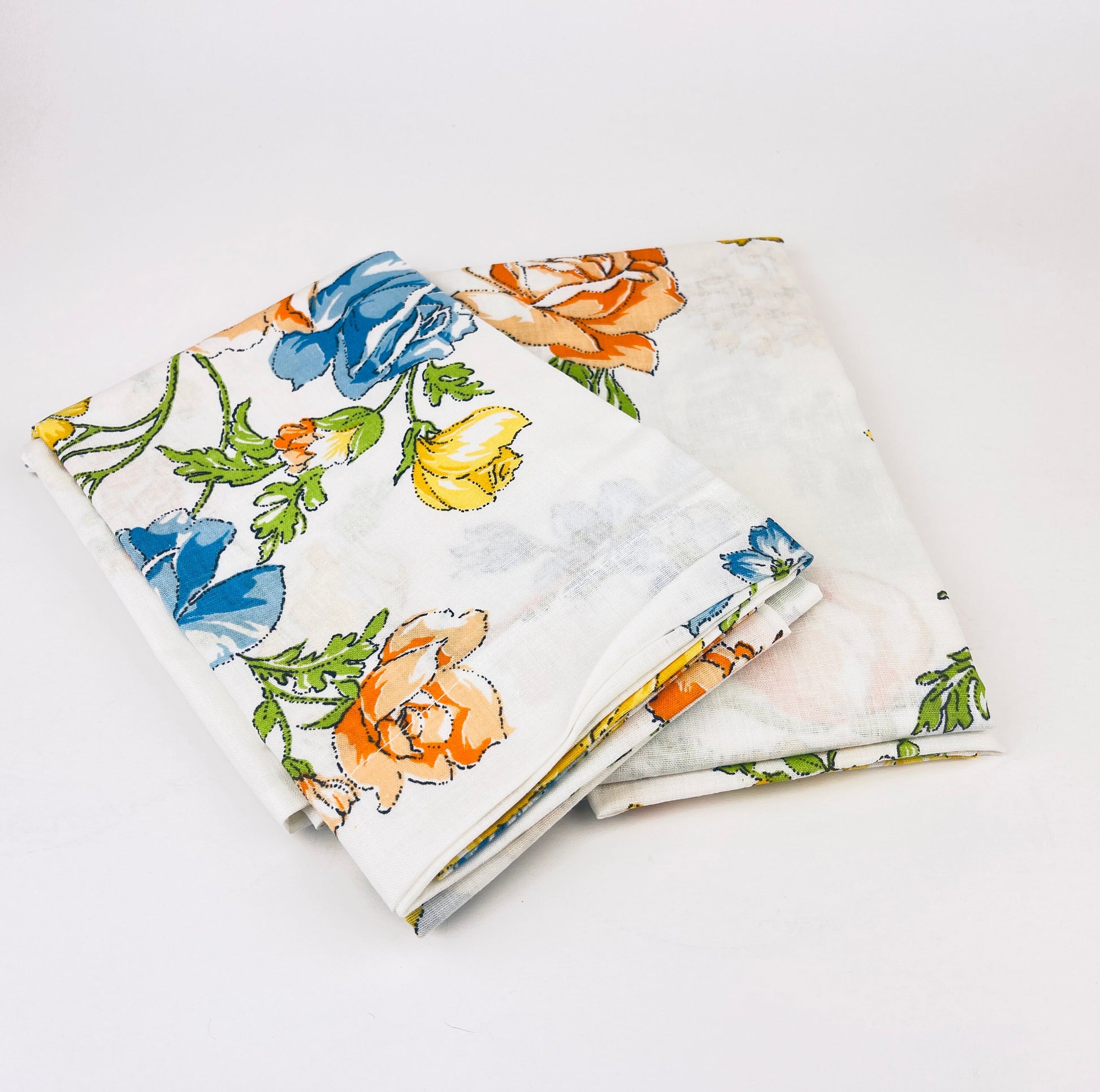 Product image for 'vintage elegance standard floral pillow cases set of two 2 50 50 cotton polyester blend made in canada new old stock nos' (view e01529)