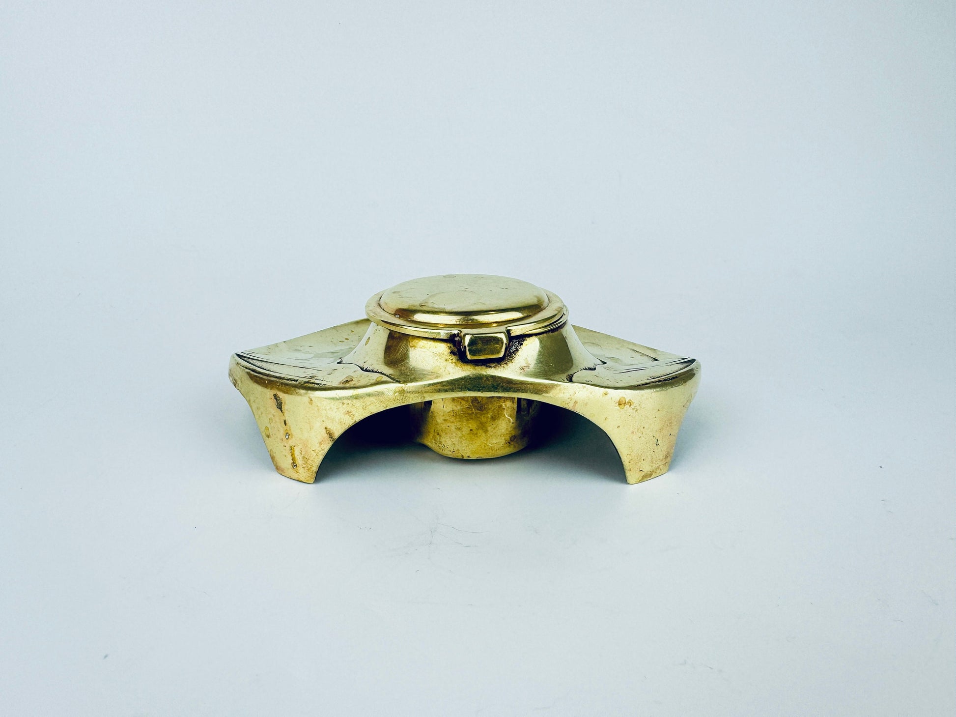 Product image for 'vintage antique geschutzt real bronce depose brass inkwell made in germany attractive aged metal patina' (view 26347c)
