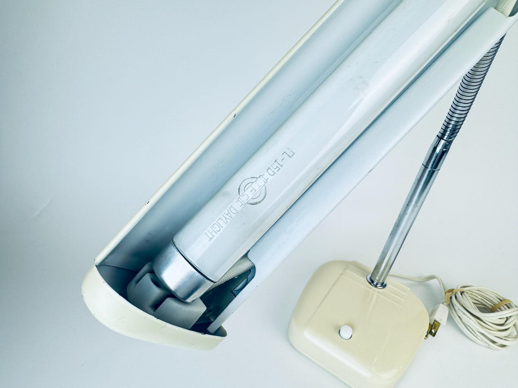 Product image for 'vintage beige metal task study table lamp flexible silver metal gooseneck' (view a44a2a)