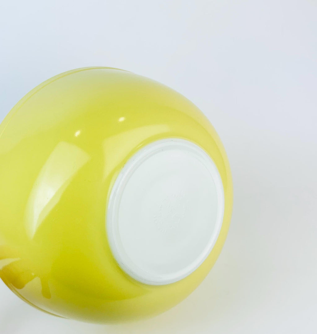 Product image for 'vintage pyrex primary colour yellow mixing bowl original colour bowl' (view bca7b3)