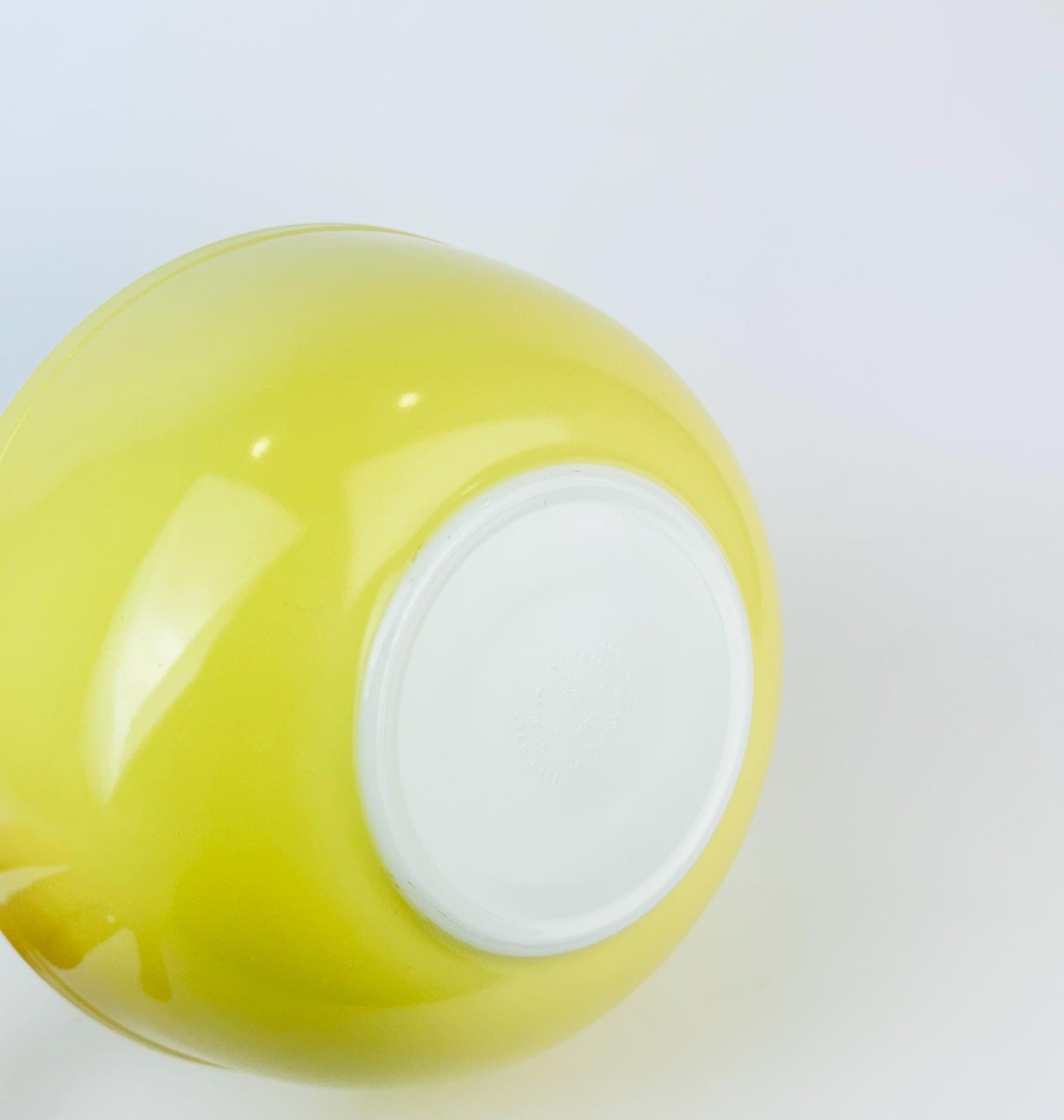 Product image for 'vintage pyrex primary colour yellow mixing bowl original colour bowl' (view bca7b3)
