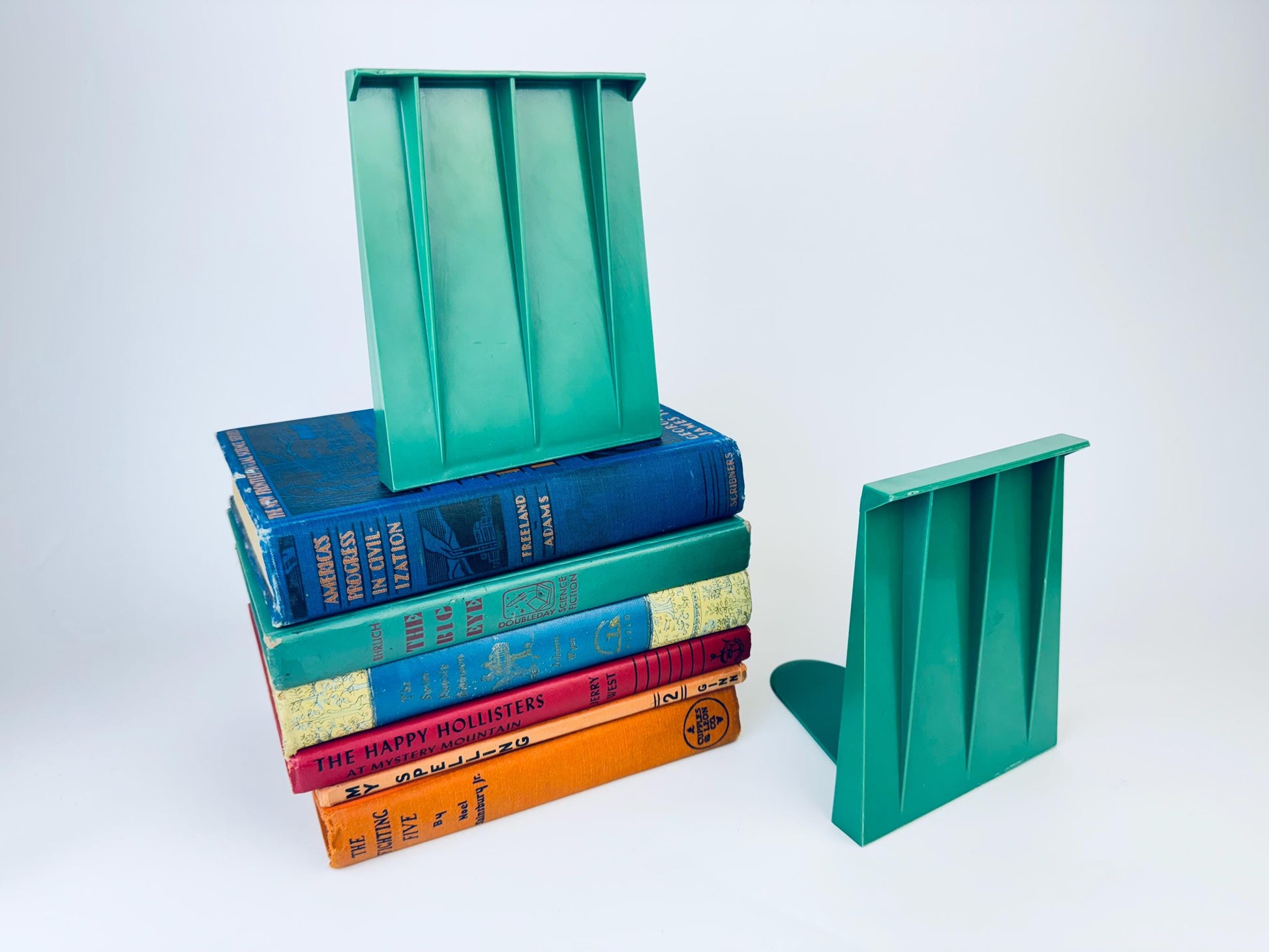 Product image for 'vintage bro dart atomic aqua green plastic book ends set of two 2 made in usa' (view 518766)