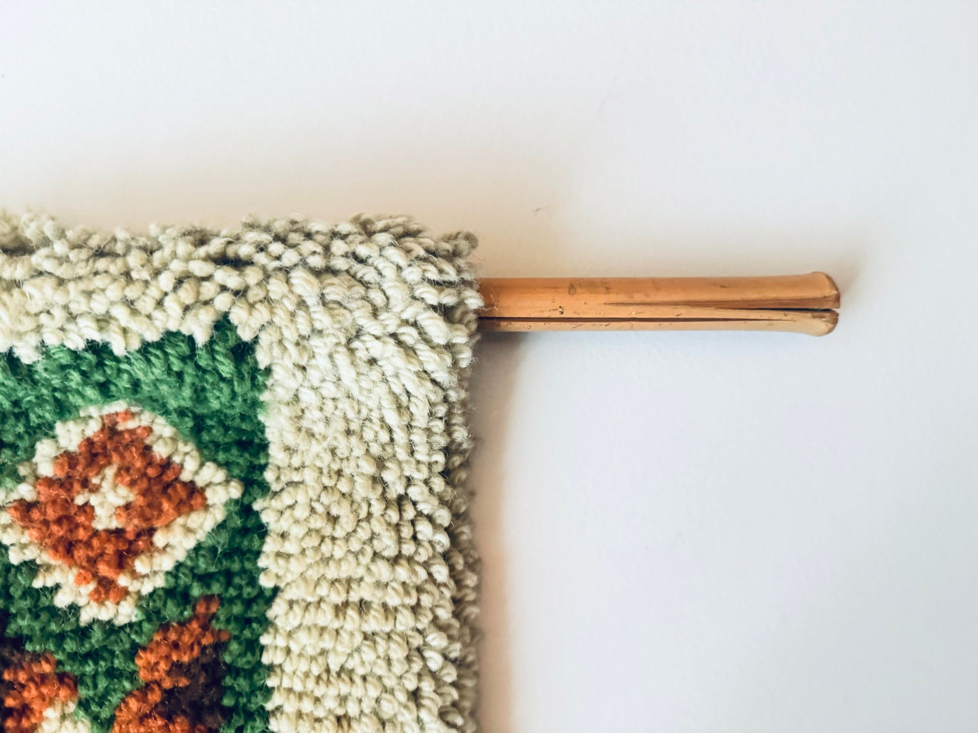 Product image for 'vintage handmade geometric latch hook tapestry wall hanging 30 x 43' (view 502216)