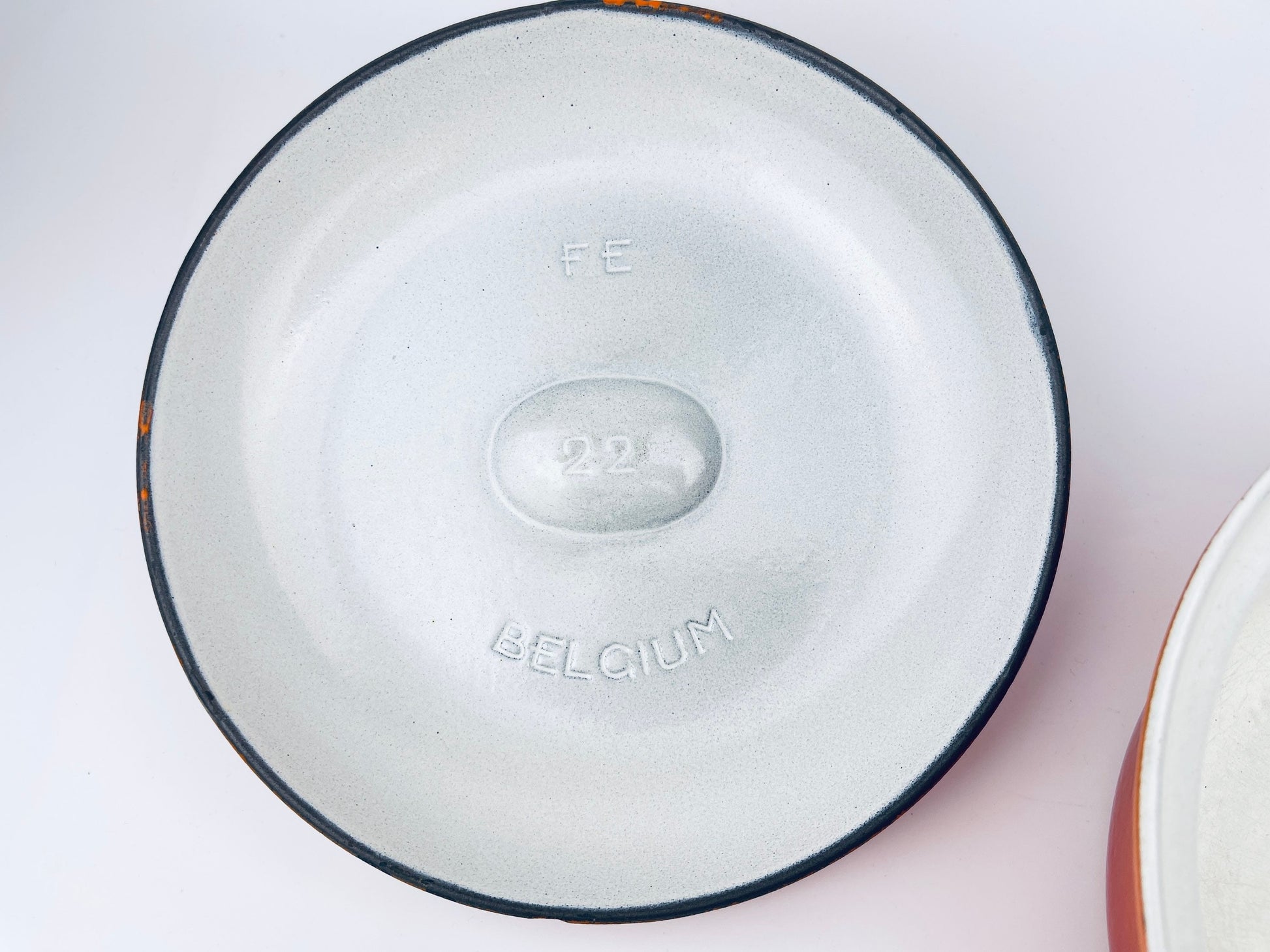 Product image for 'vintage descoware cast iron circular dutch oven ombre orange enamelled m 17 d 22 made in belgium' (view a41aba)