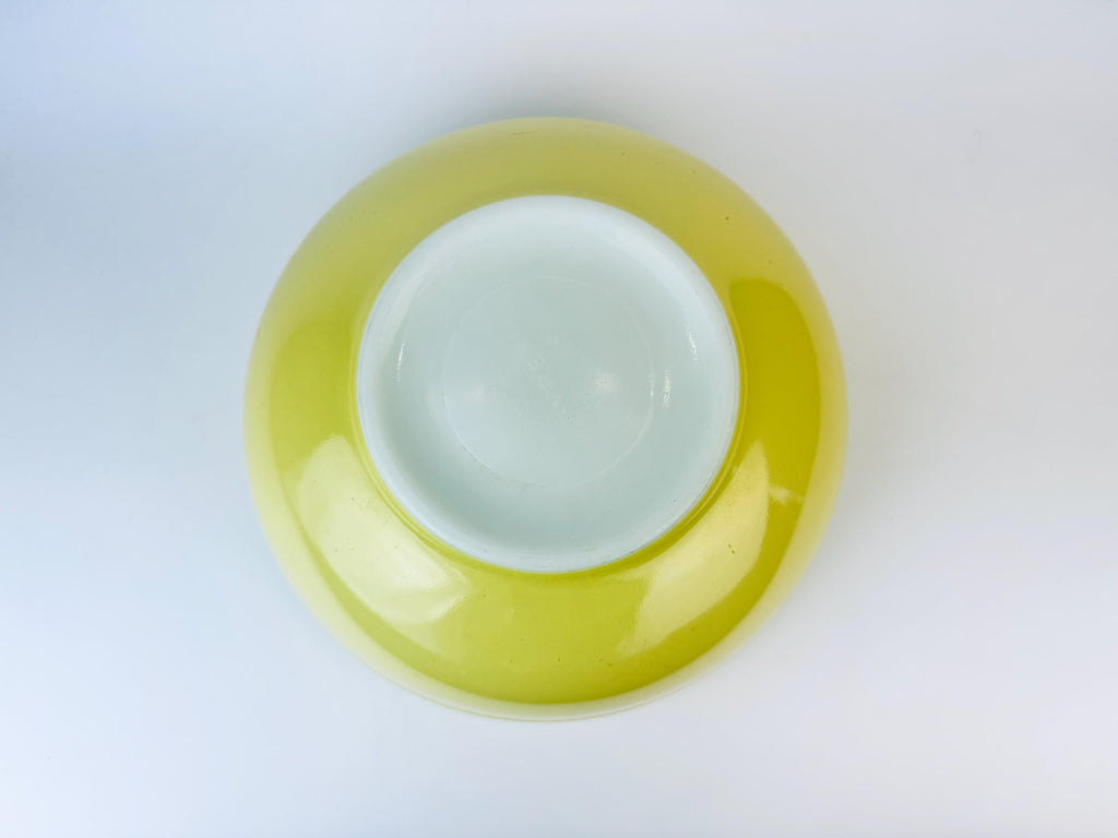 Product image for 'vintage pyrex primary colour yellow mixing bowl original colour bowl 1940s logo' (view 1cc35a)