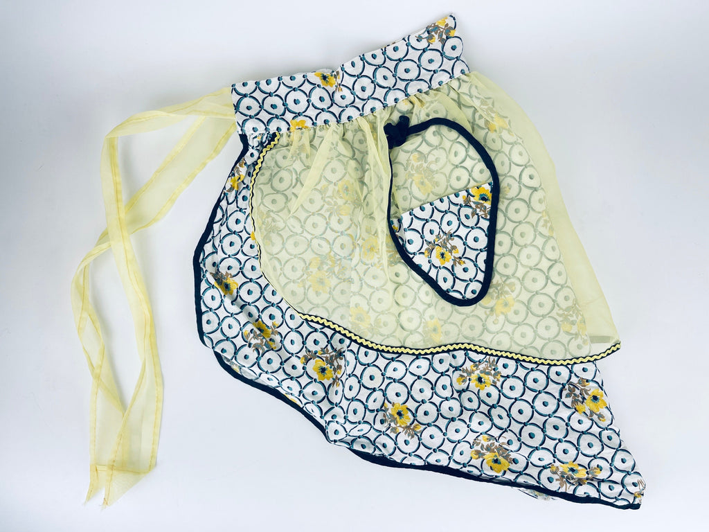 Product image for 'vintage semi sheer yellow floral geometric circle eyelet pocket waist apron scalloped front' (view c670f9)