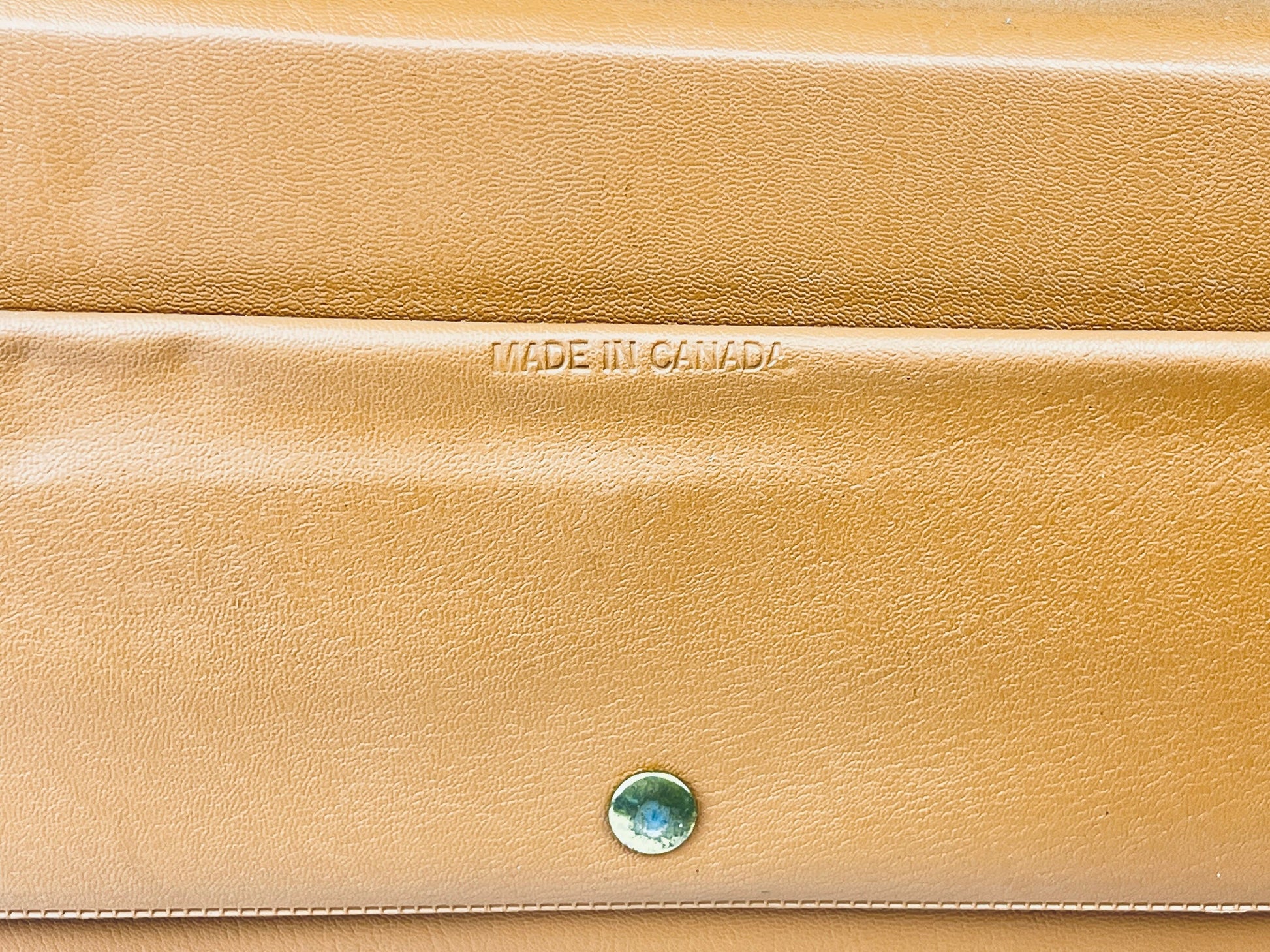 Product image for 'vintage 1980s light brown briefcase made in canada vinyl laptop bag with handle' (view 39d850)