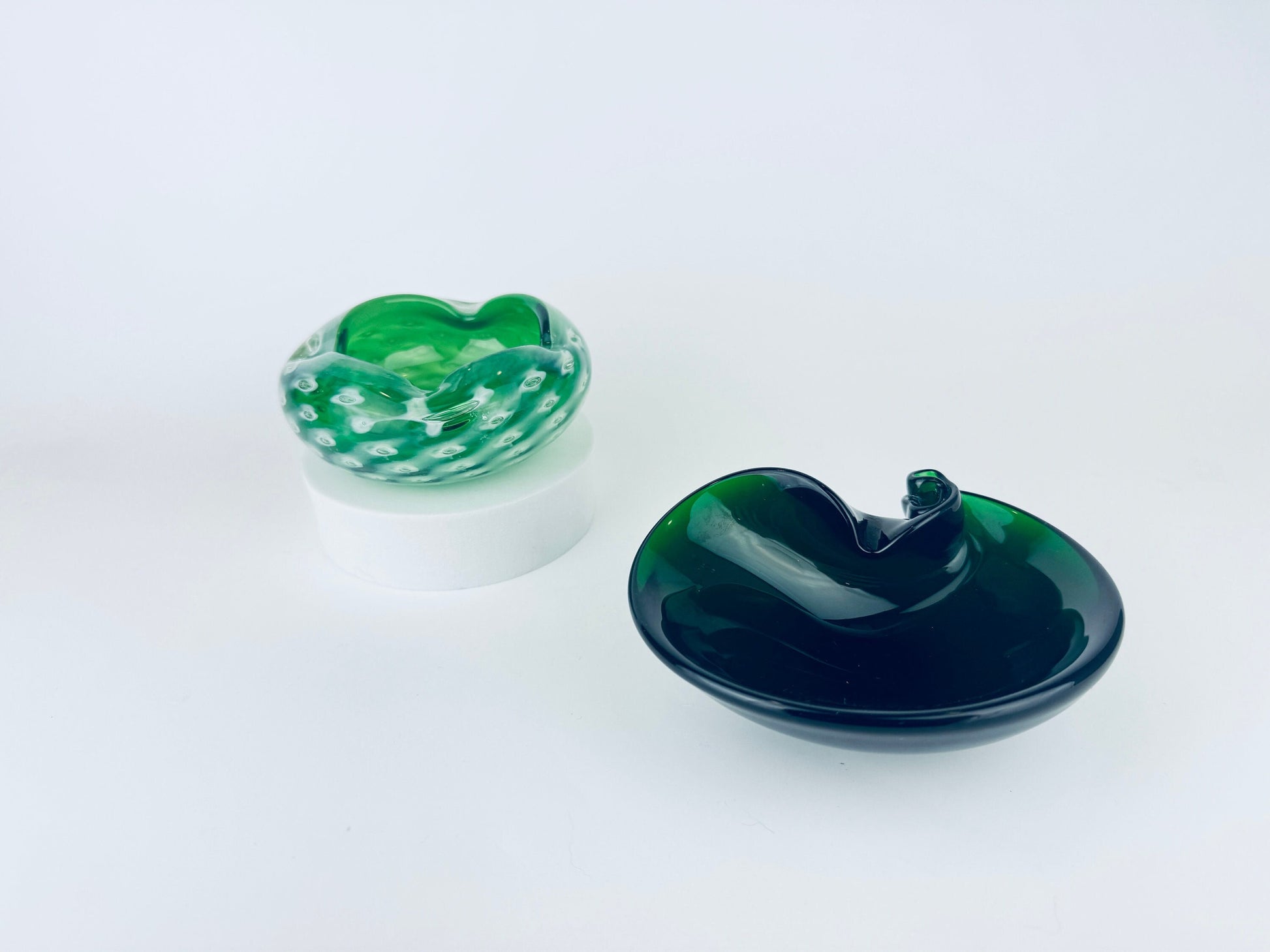 Product image for 'vintage green art glass ashtrays rolled rim bullicante controlled bubbles sold separately' (view 6acec4)