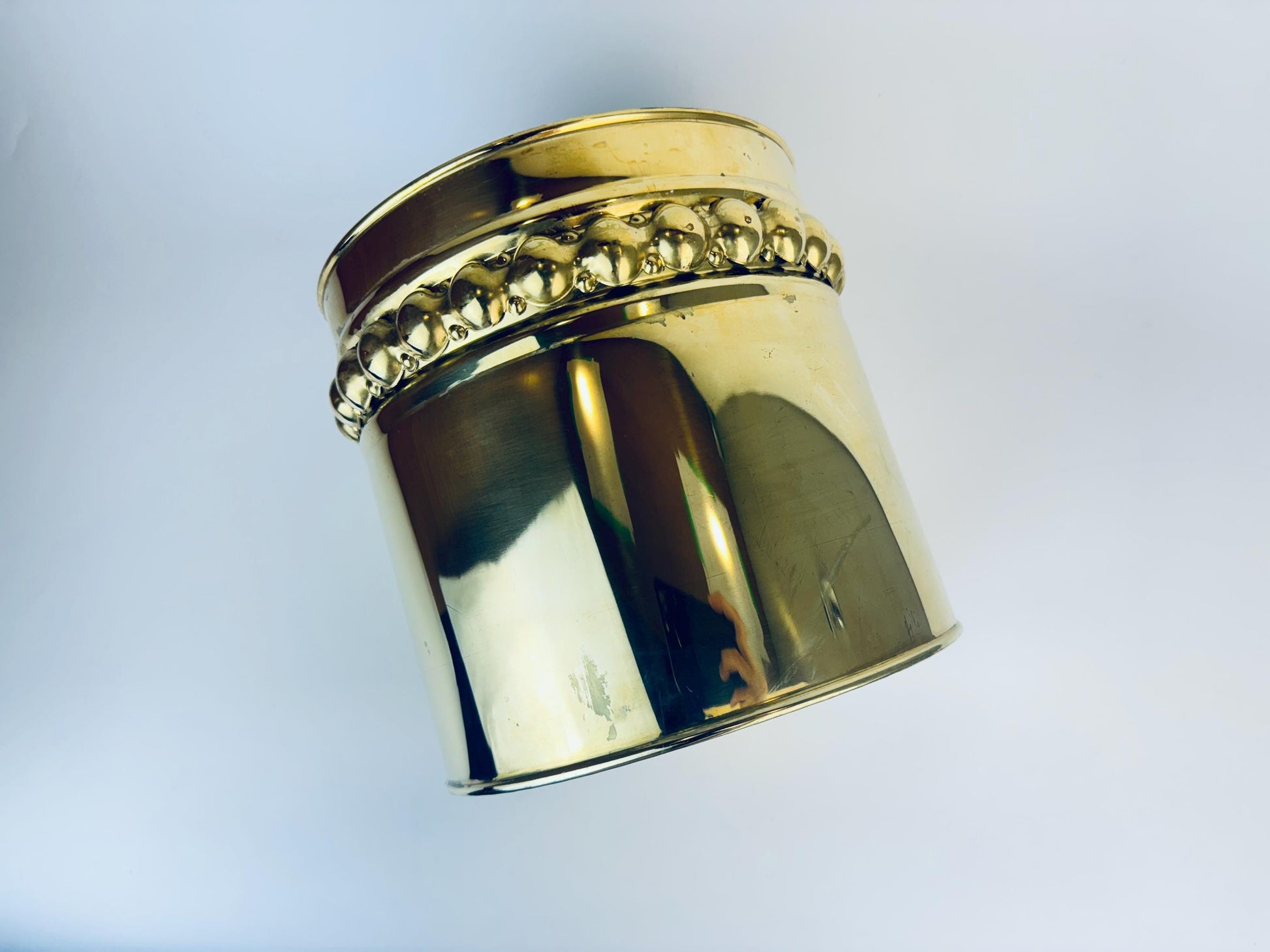 Product image for 'vintage 8 brass circular indoor planter hobnail rim attractive aged patina made in england' (view 6d7421)