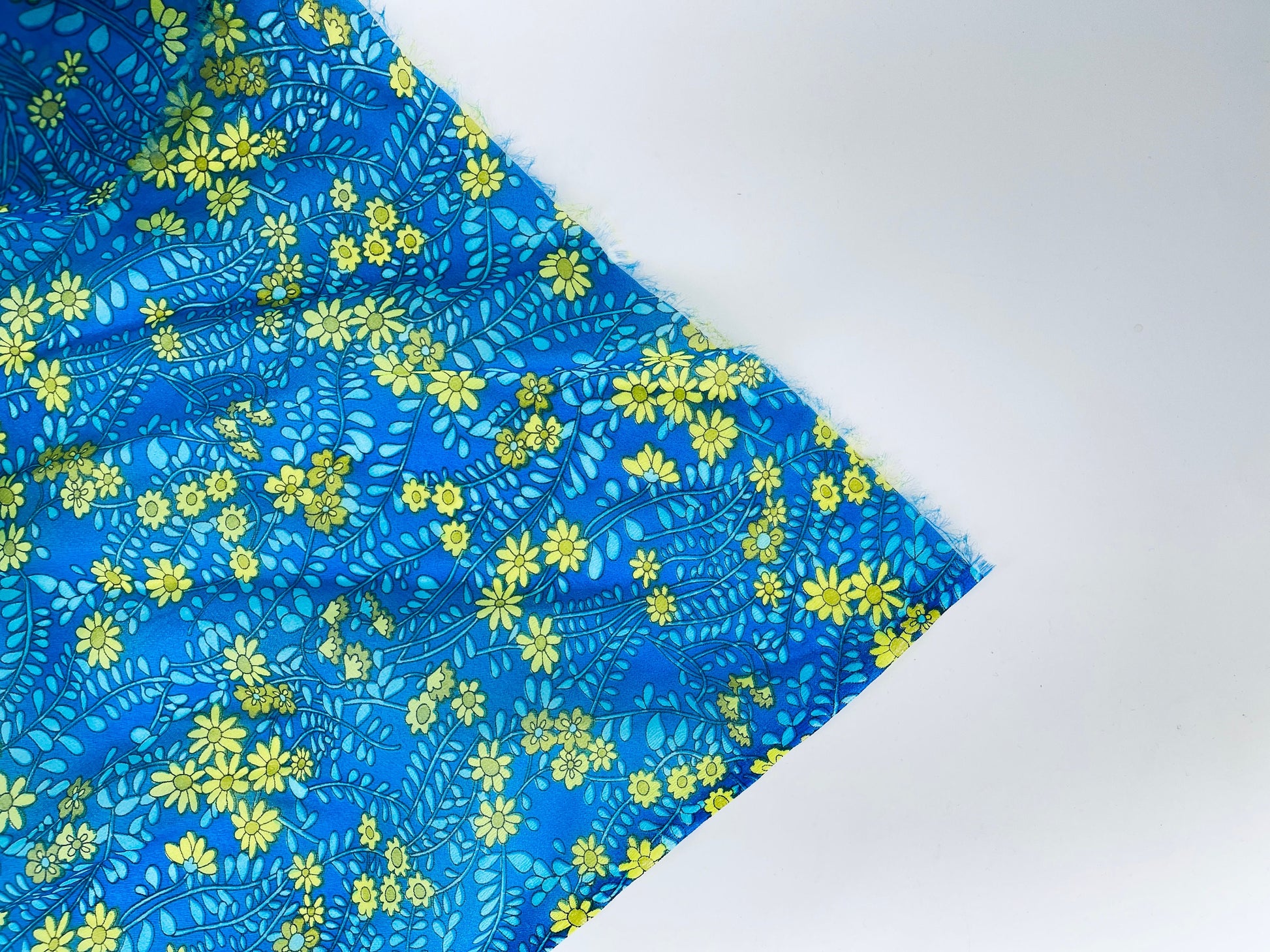 Product image for 'vintage blue yellow floral semi sheer polyester fabric 41 x 88' (view 3796d8)