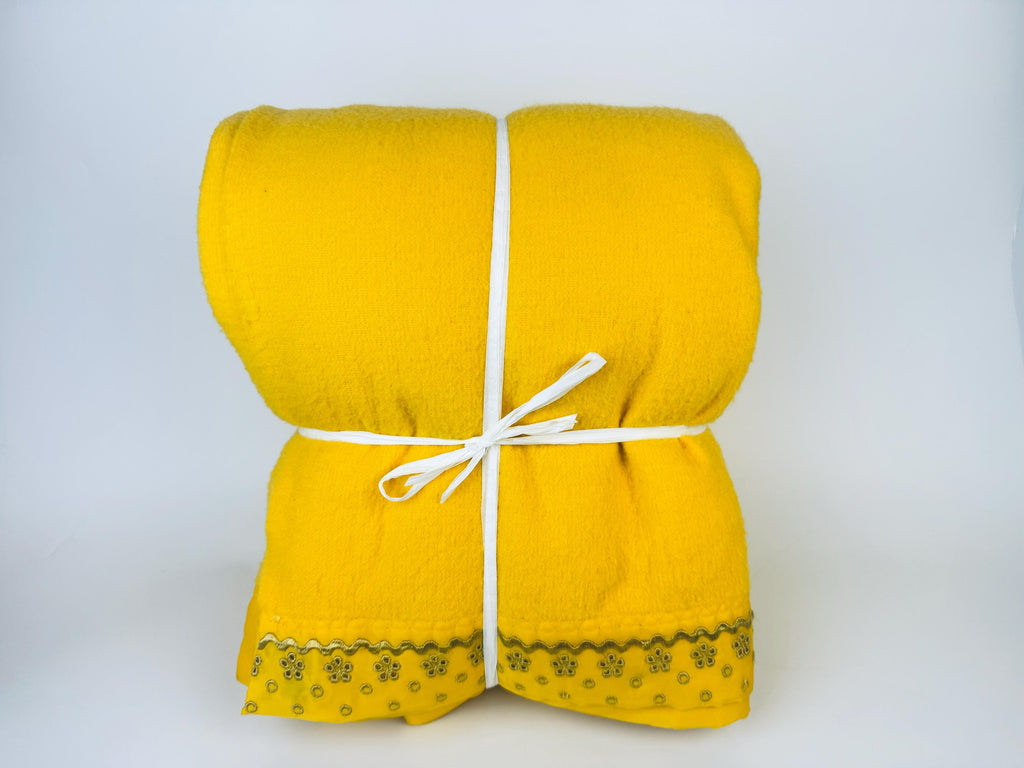 Product image for 'vintage yellow acrylic full blanket 82 x 92 floral eyelet satin ribbon trim made in canada' (view fa92a9)