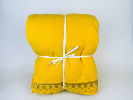 Product image for 'vintage yellow acrylic full blanket 82 x 92 floral eyelet satin ribbon trim made in canada' (view fa92a9)