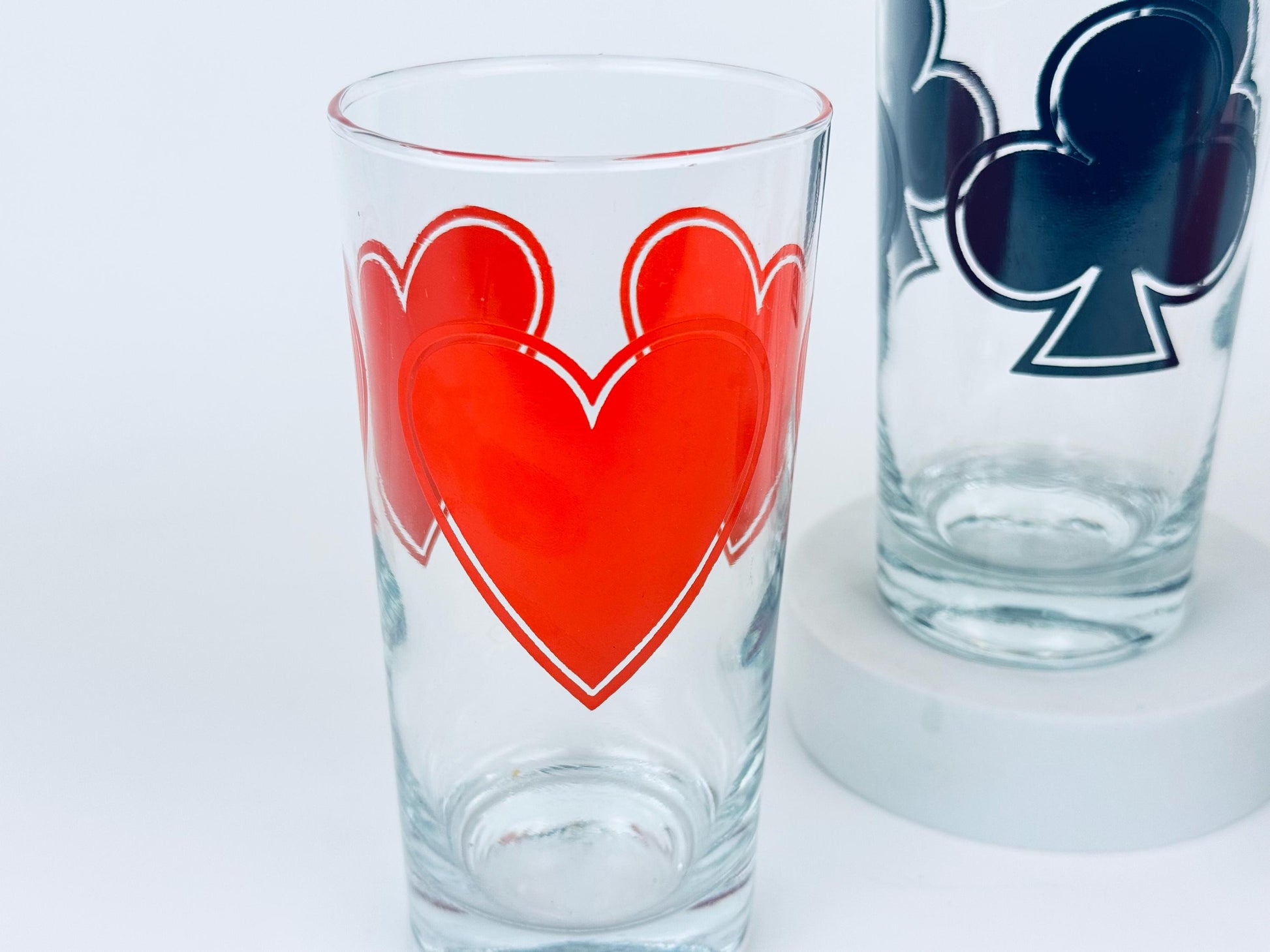 Product image for 'vintage red black playing cards drinking glasses set of three 3 club diamond heart design' (view 2cf08c)
