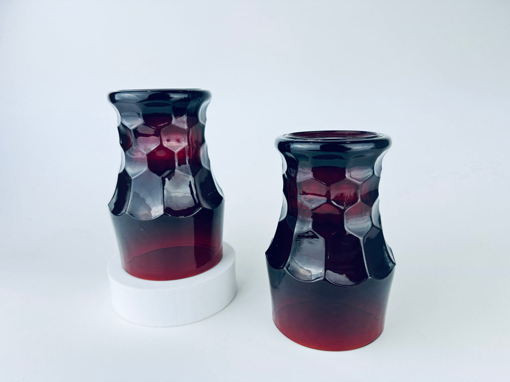 Product image for 'vintage georgian ruby red chiselled heavy glass pedestal tumbler glasses set of two 2 anchor hocking made in usa' (view 03ab0d)