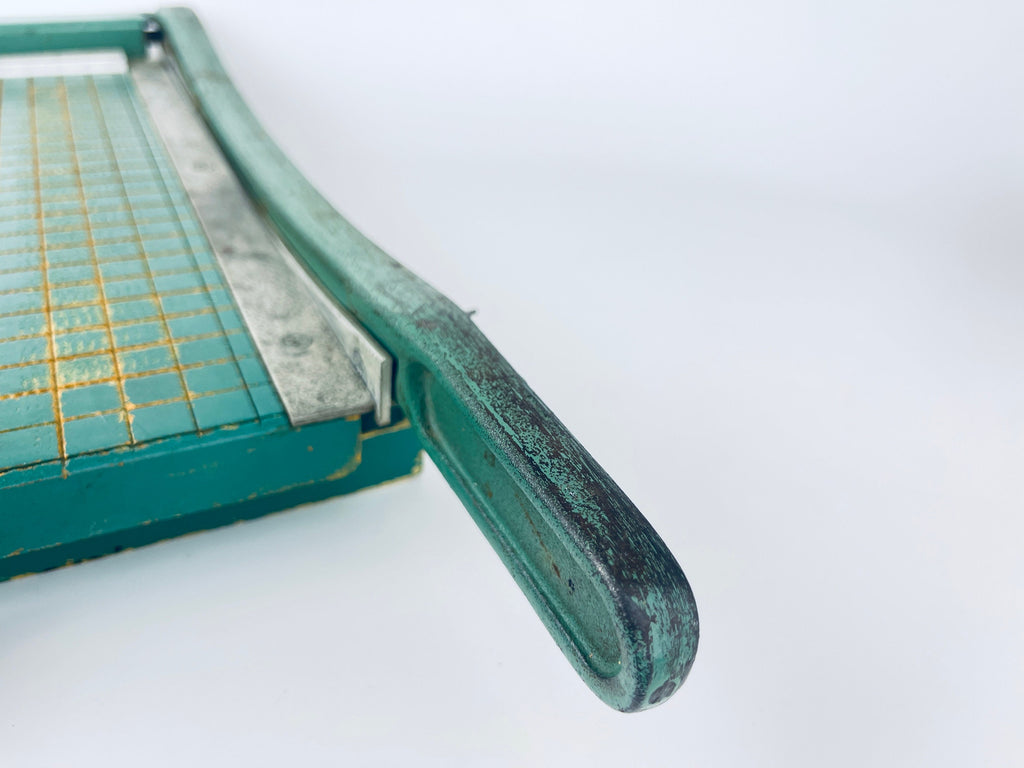 Product image for 'vintage wood metal paper cutting board guillotine premier photo materials co chicago usa' (view 3c7876)