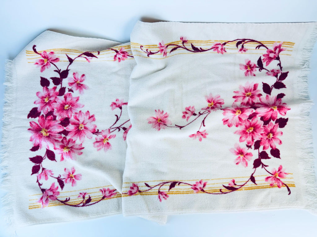 Product image for 'vintage sears pink gold floral fringe bath towel made in canada cotton polyester blend' (view 89fa04)