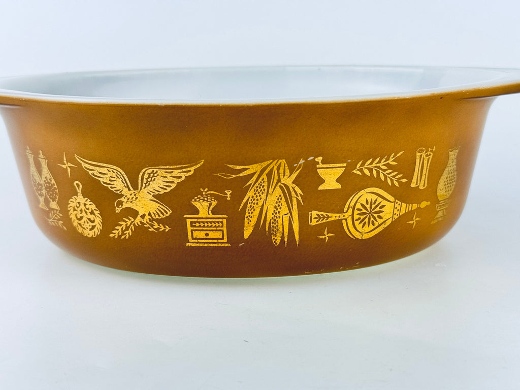 Product image for 'vintage early american pyrex white milk glass casserole dish 043 1 1 2 qt 1 42 litre early canadian' (view 2f9a8b)