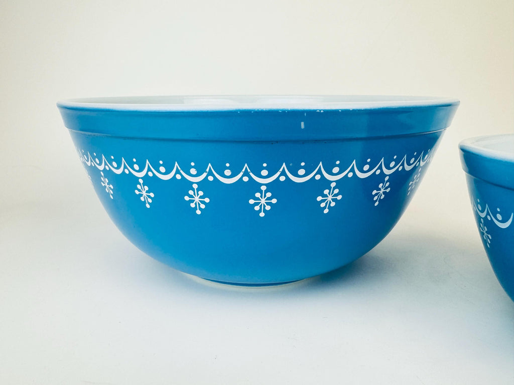 Product image for 'vintage snowflake blue garland pyrex glass mixing bowls sold separately' (view f4befc)
