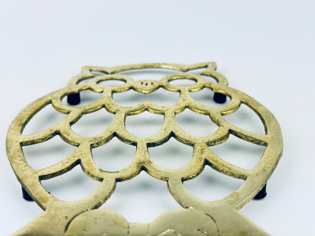 Product image for 'vintage brass owl trivet hot pot plate holder table saver attractive aged metal patina' (view fbf9e4)