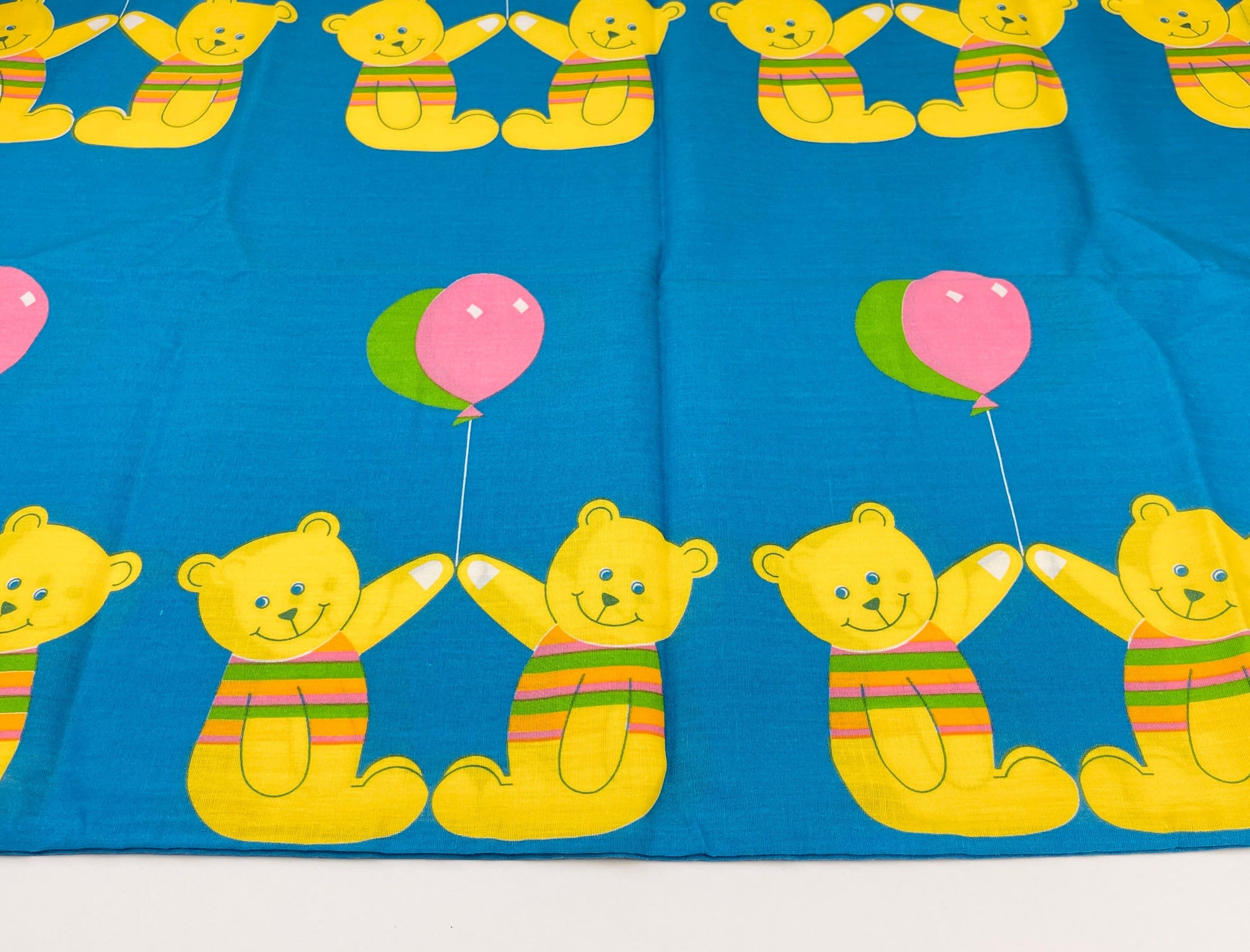Product image for 'vintage 1980s kids bear balloon pattern queen pillow case cover set two 2 new old stock nos made in canada' (view bc3583)