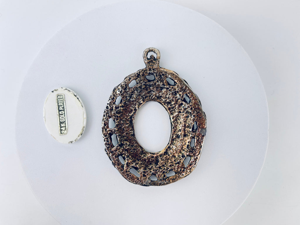 Product image for 'vintage ornate 24 kt gold plated cameo filigree oval brass metal frame wall mountable' (view d8410a)