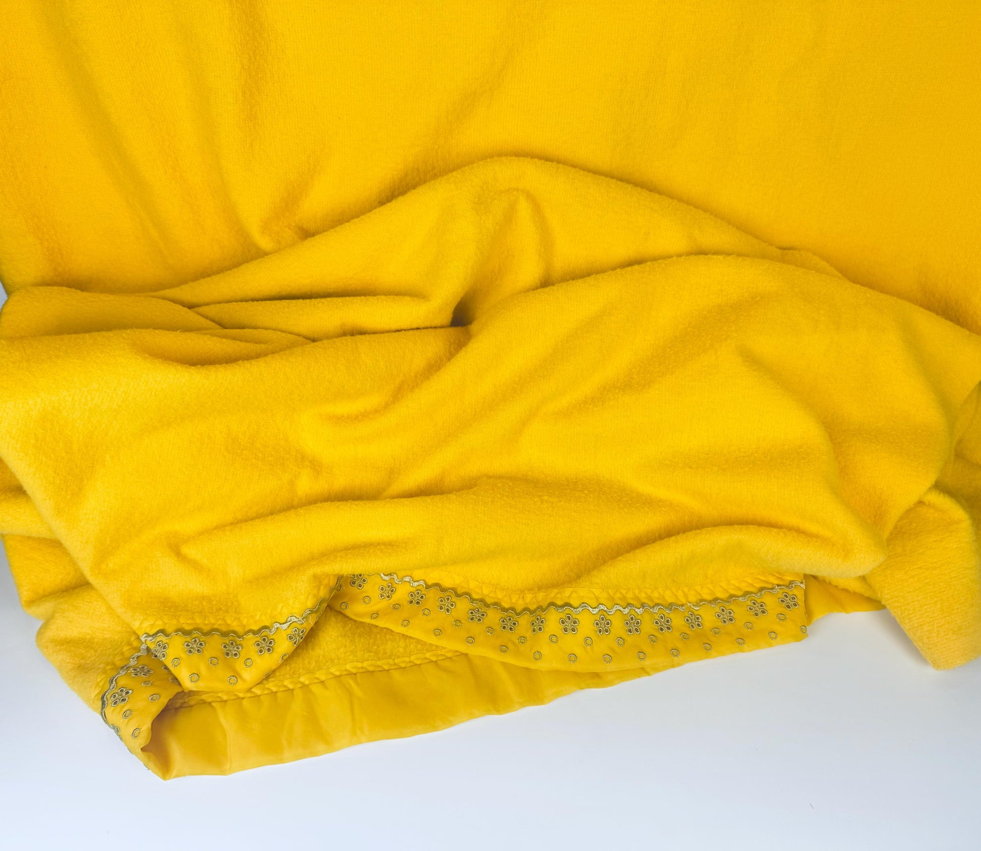 Product image for 'vintage yellow acrylic full blanket 82 x 92 floral eyelet satin ribbon trim made in canada' (view 953c4d)