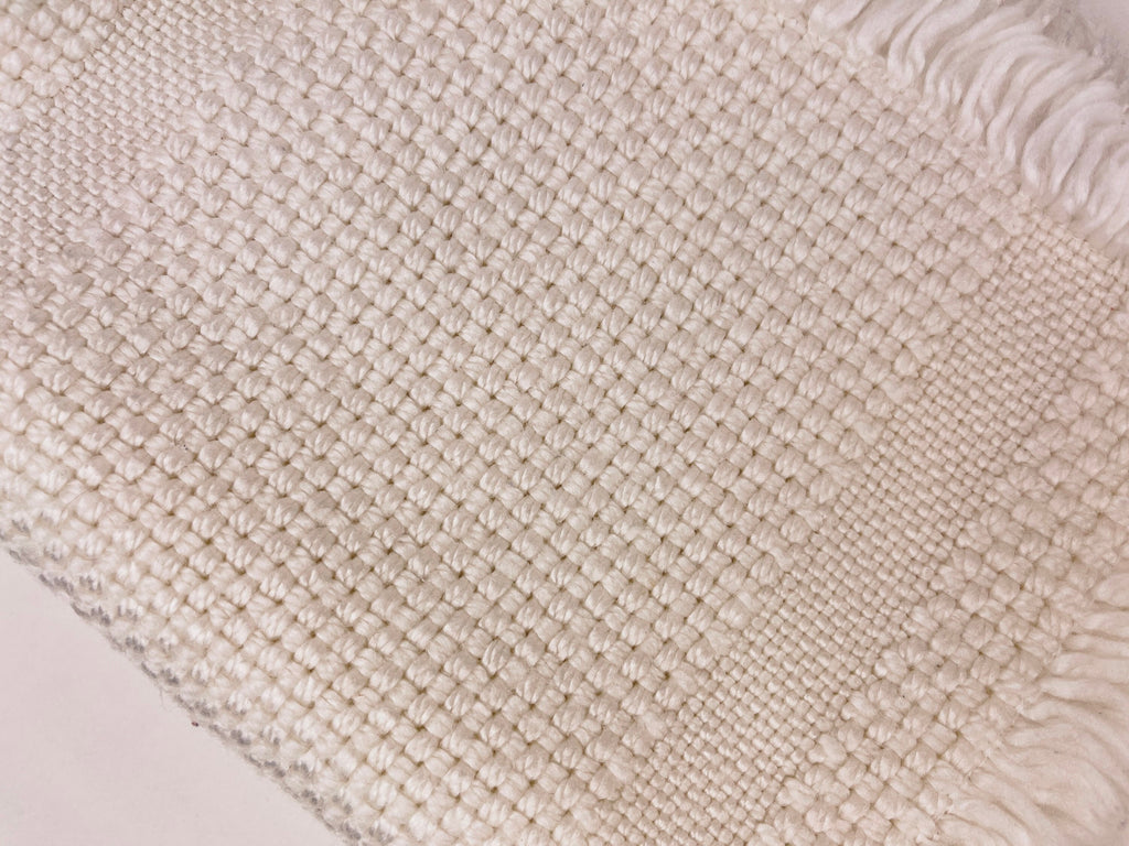 Product image for 'vintage white fringe style place mats set of two 2' (view c41bb5)