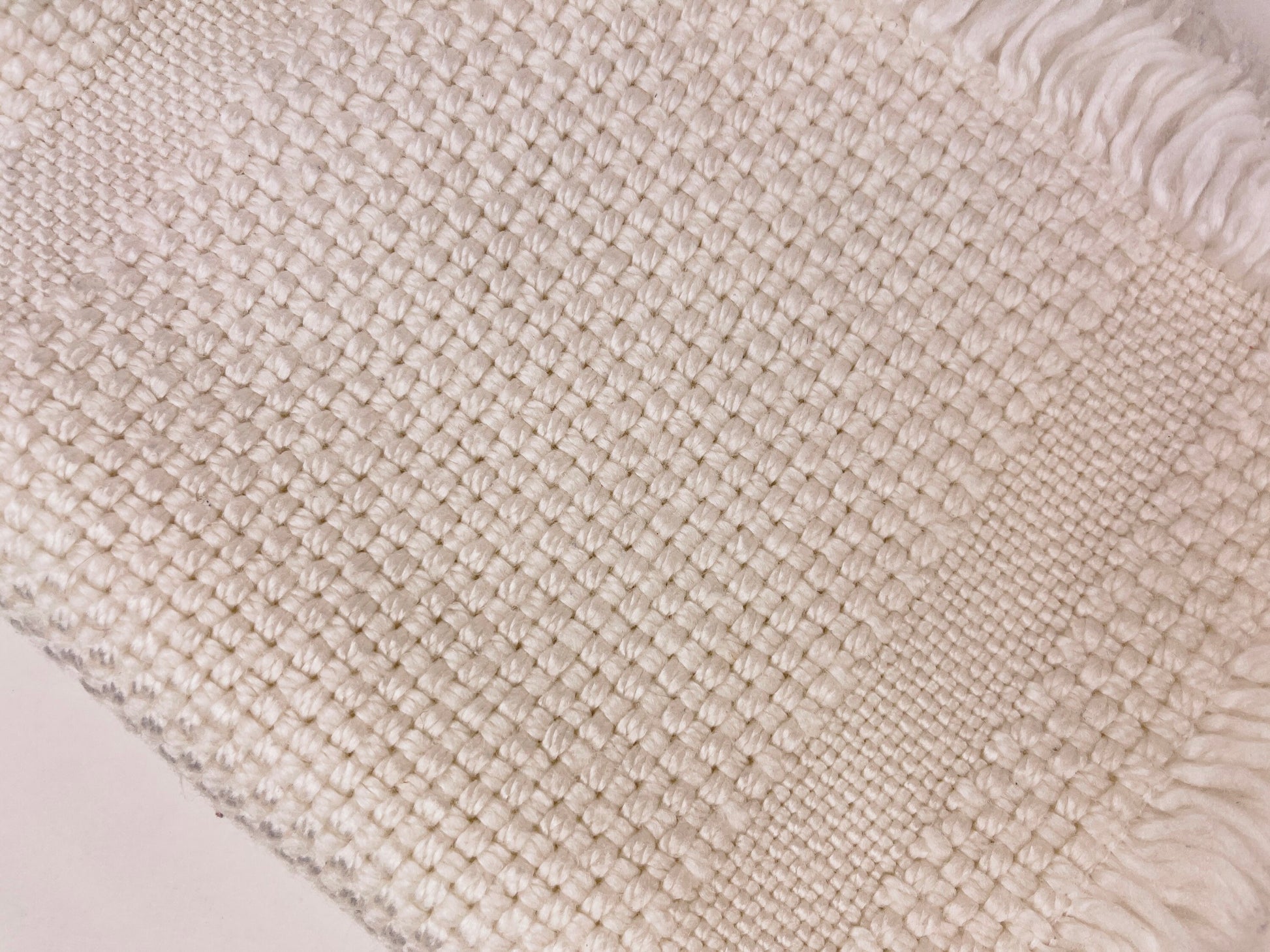 Product image for 'vintage white fringe style place mats set of two 2' (view c41bb5)