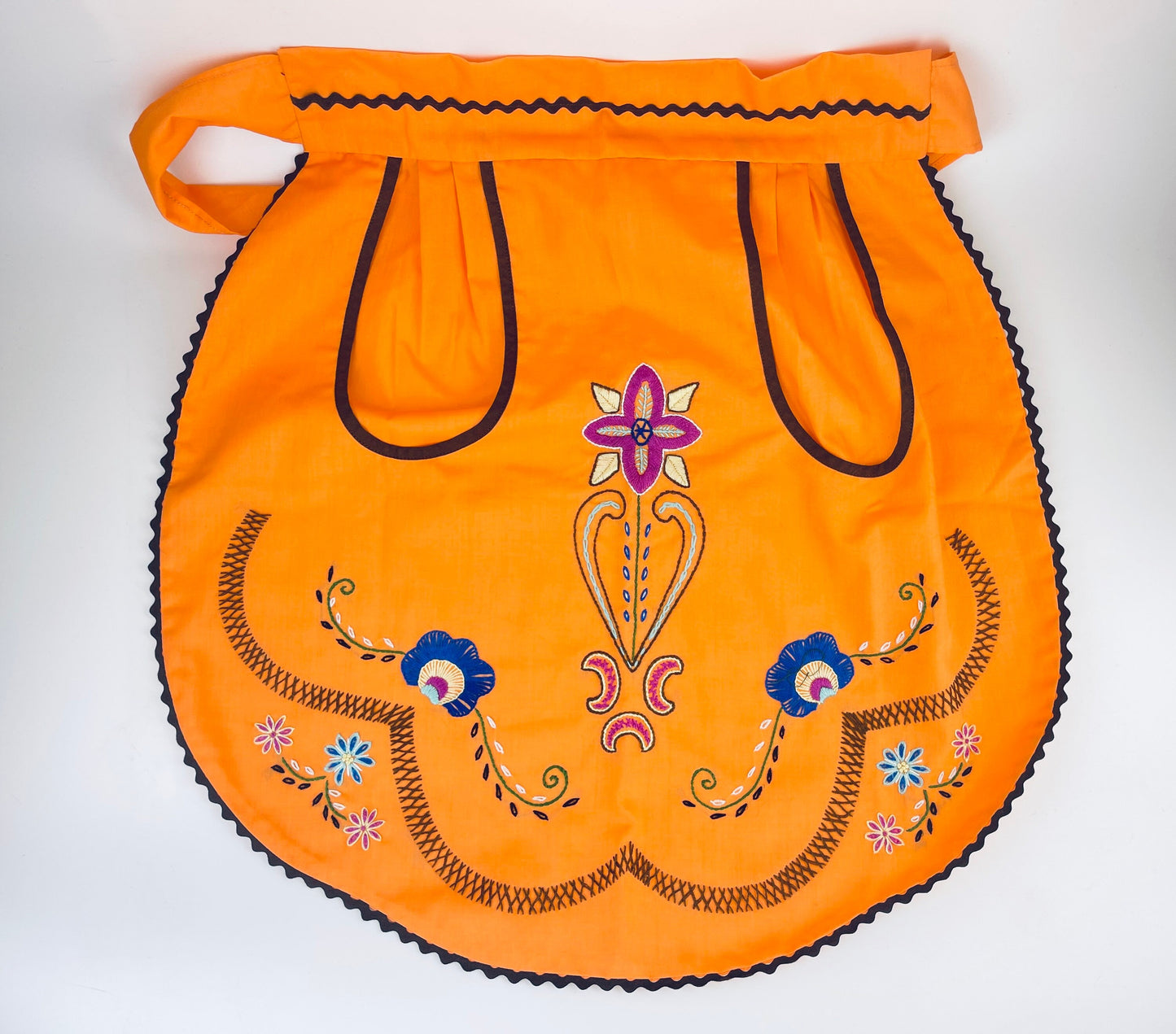 Product image for 'vintage embroidered floral oval waist apron orange brown duel eyelet pocket front' (view 3748d3)
