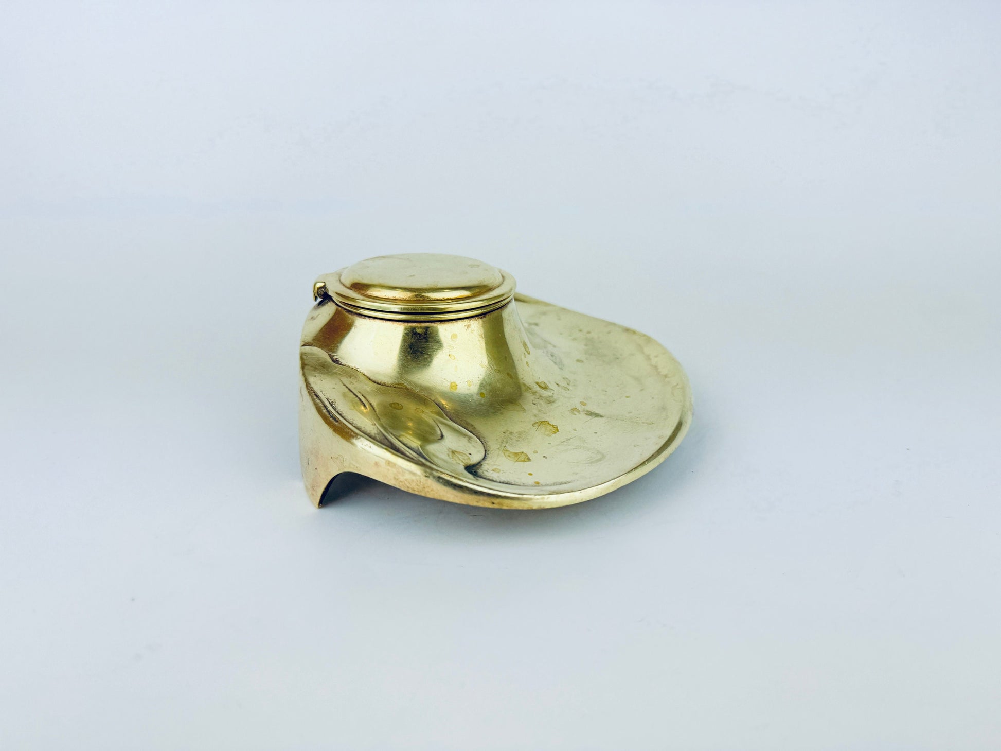 Product image for 'vintage antique geschutzt real bronce depose brass inkwell made in germany attractive aged metal patina' (view fa3ebb)