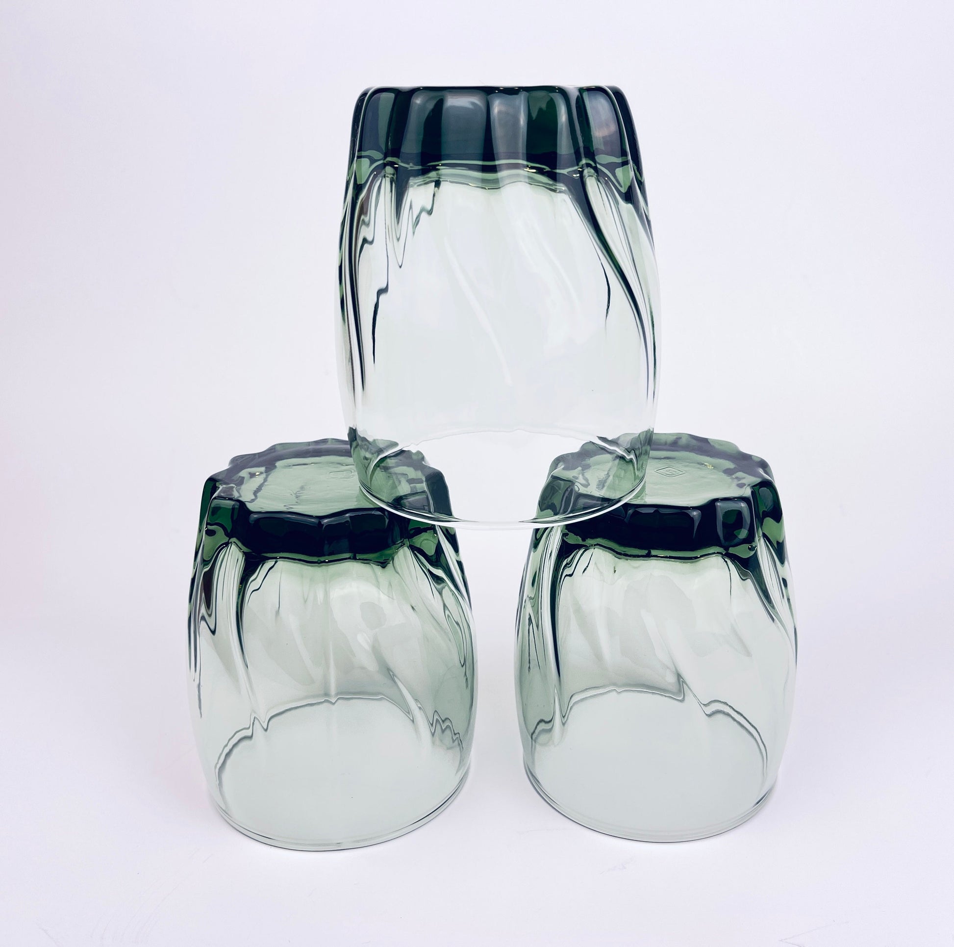 Product image for 'vintage starfire green anchor hocking glasses set of three 3 swirled bottom pattern' (view 56e904)