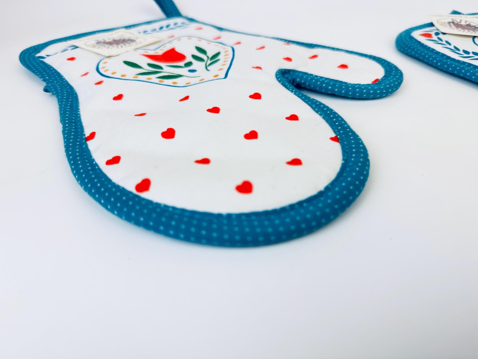 Product image for 'vintage floral heart pot holder oven mitt trivet blue polka dots new old stock sold separately' (view 3621ed)